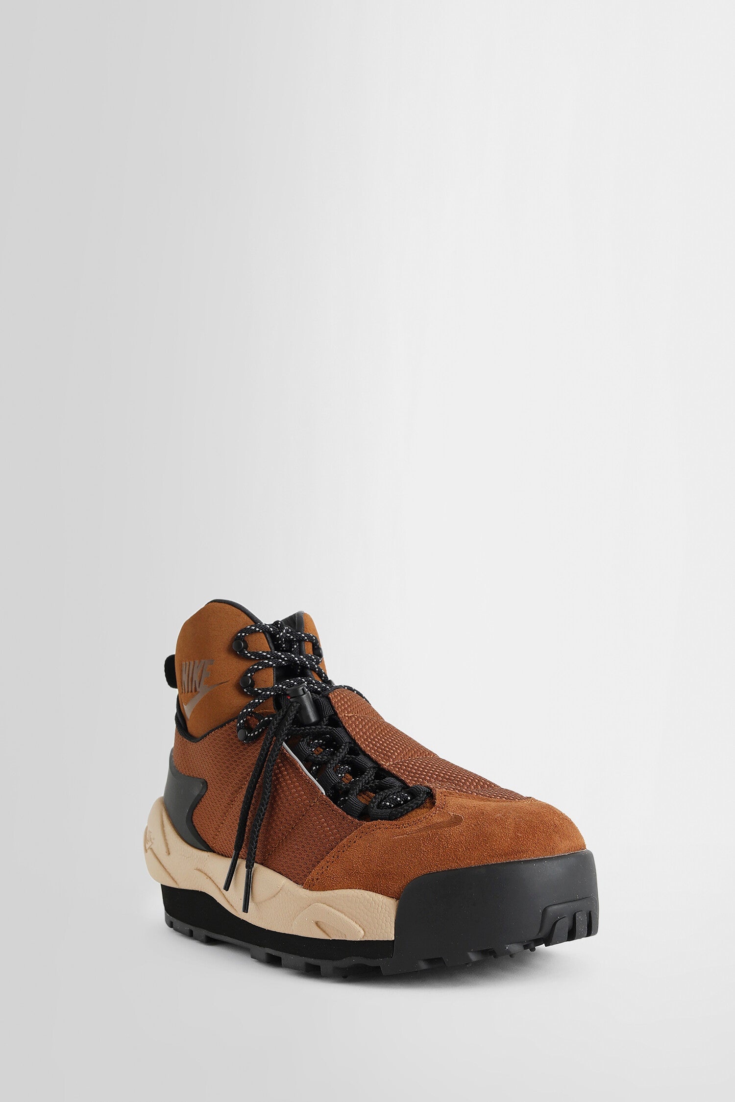 Sacai-Collaboration-Magmascape-Sp-Sneakers - 2