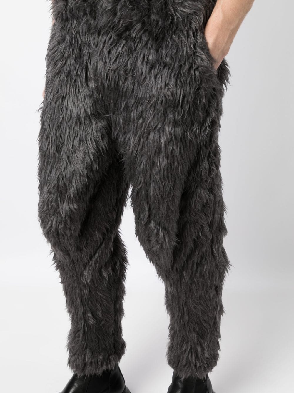 faux-fur slim-cut trousers - 5