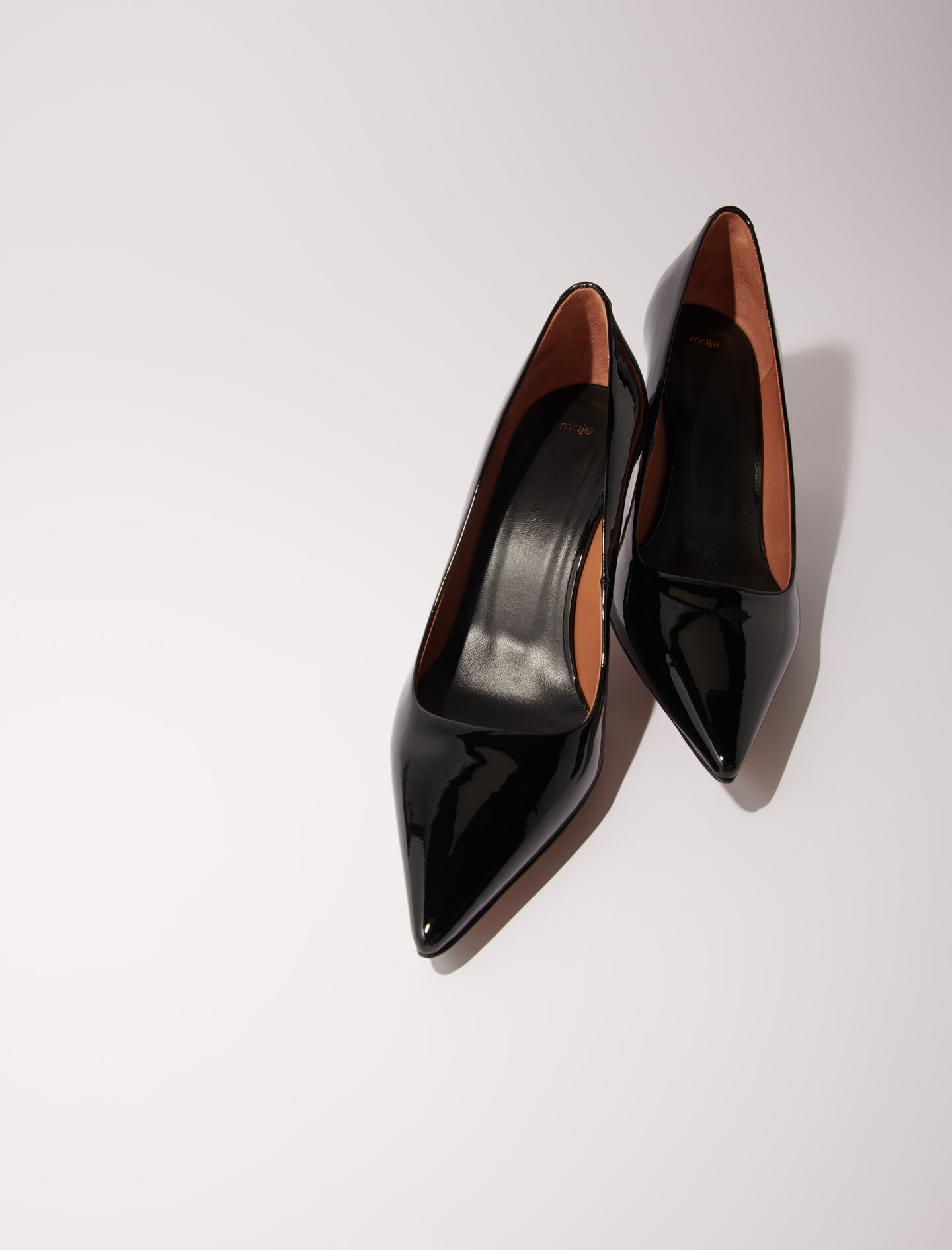 Leather pumps with pointed toes - 4