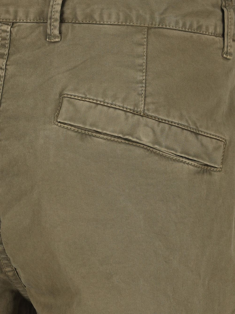 button-fastening cargo shorts 3