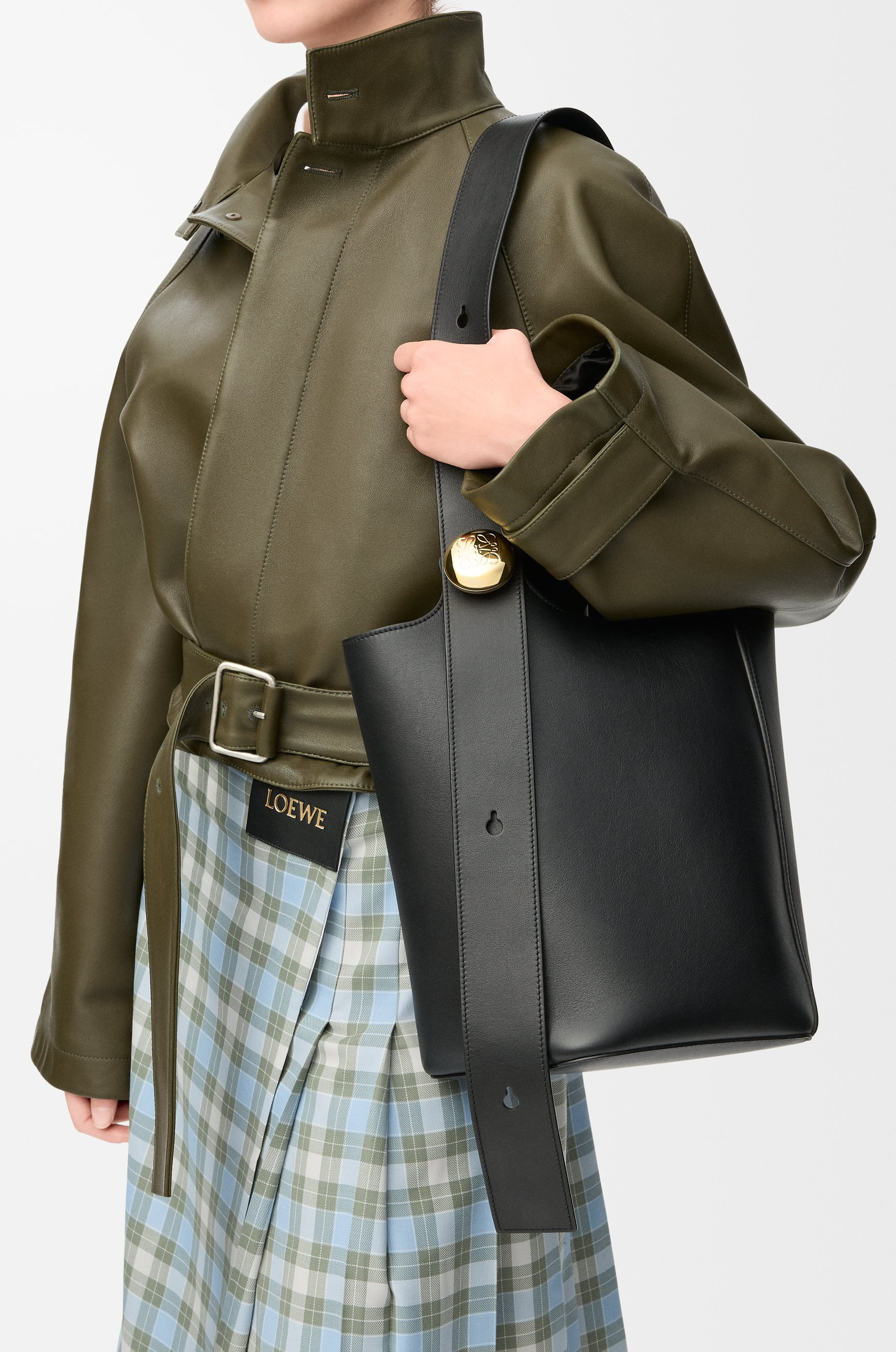 Medium Pebble Bucket bag in mellow calfskin - 2