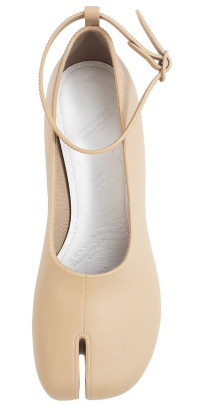 Maison Margiela TABI MARY-JANE PUMPS IN BEIGE outlook