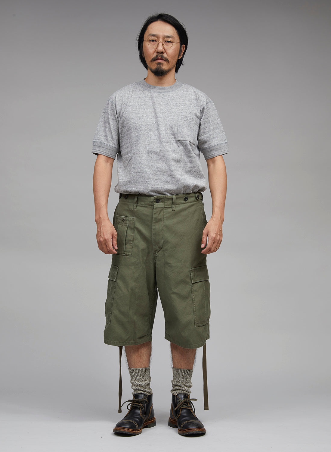 Army Cargo Shorts in Dark Green - 2