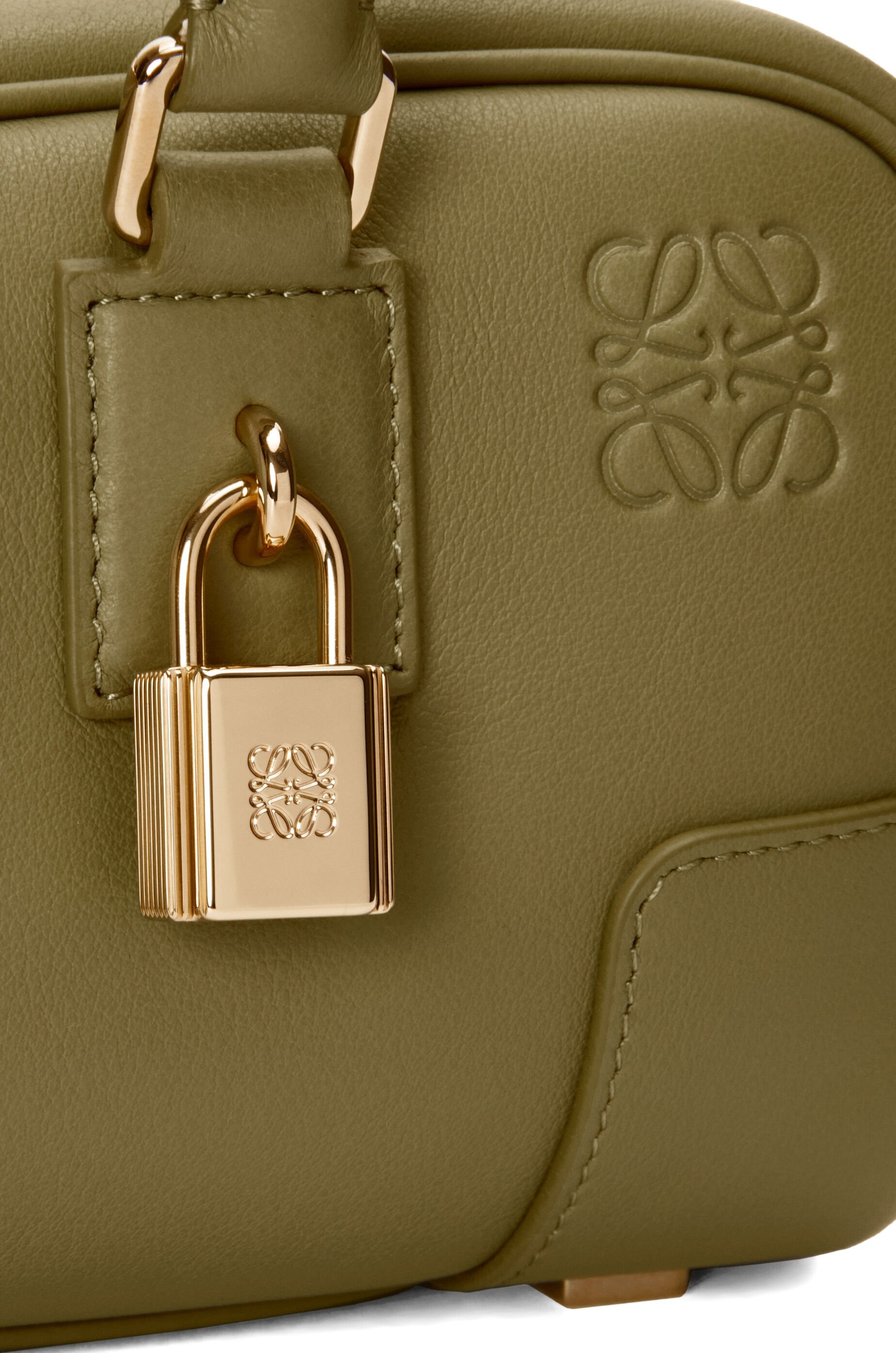 Loewe Amazona 23 Cropped bag in nappa calfskin | REVERSIBLE