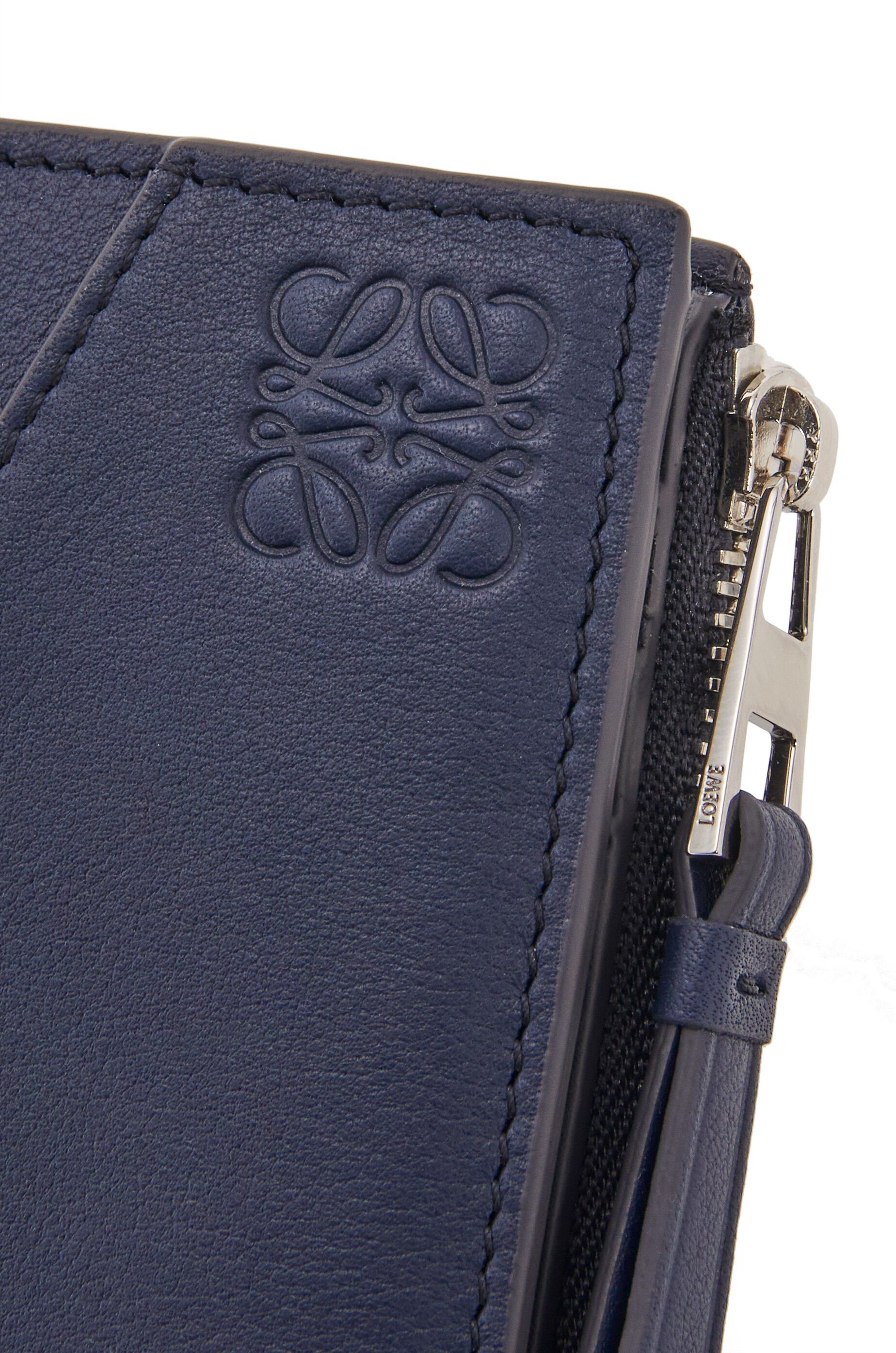 Puzzle slim compact wallet in classic calfskin - 5