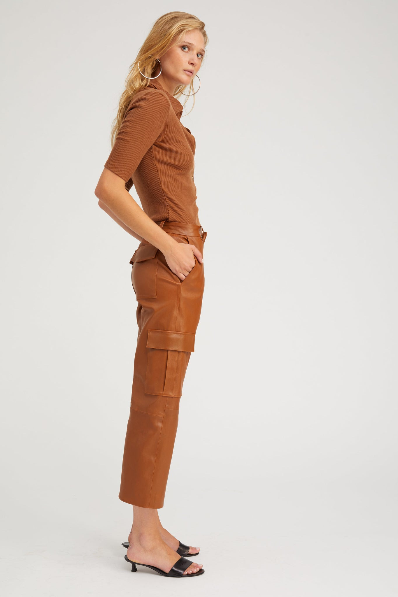 CHESTNUT LEATHER CROPPED CARGO TROUSERS - 3