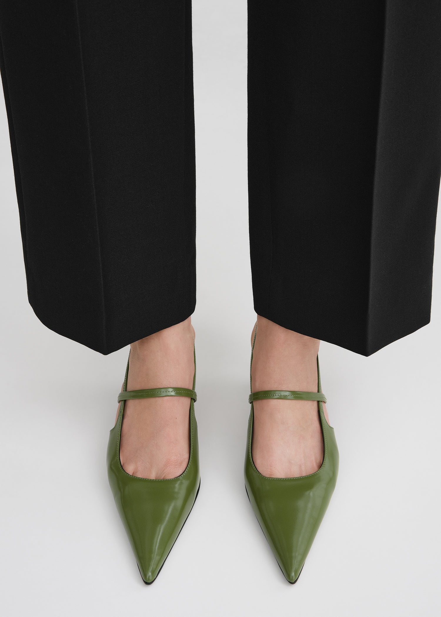 The Sharp Slingback laurel - 2