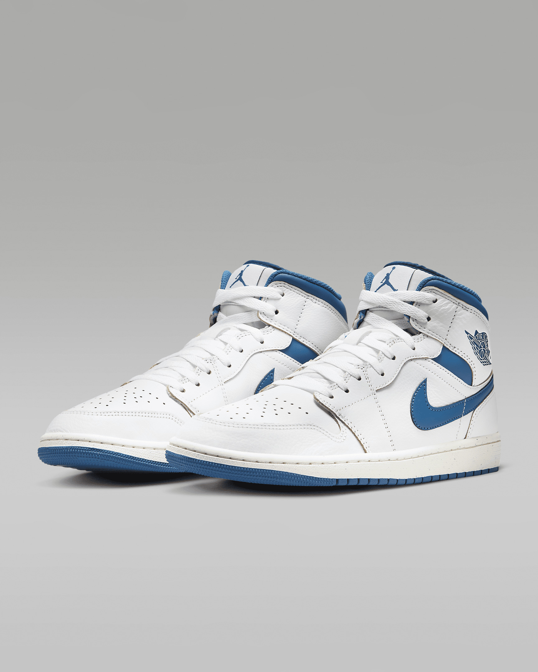 Men's Air Jordan 1 Mid SE Shoes - 5
