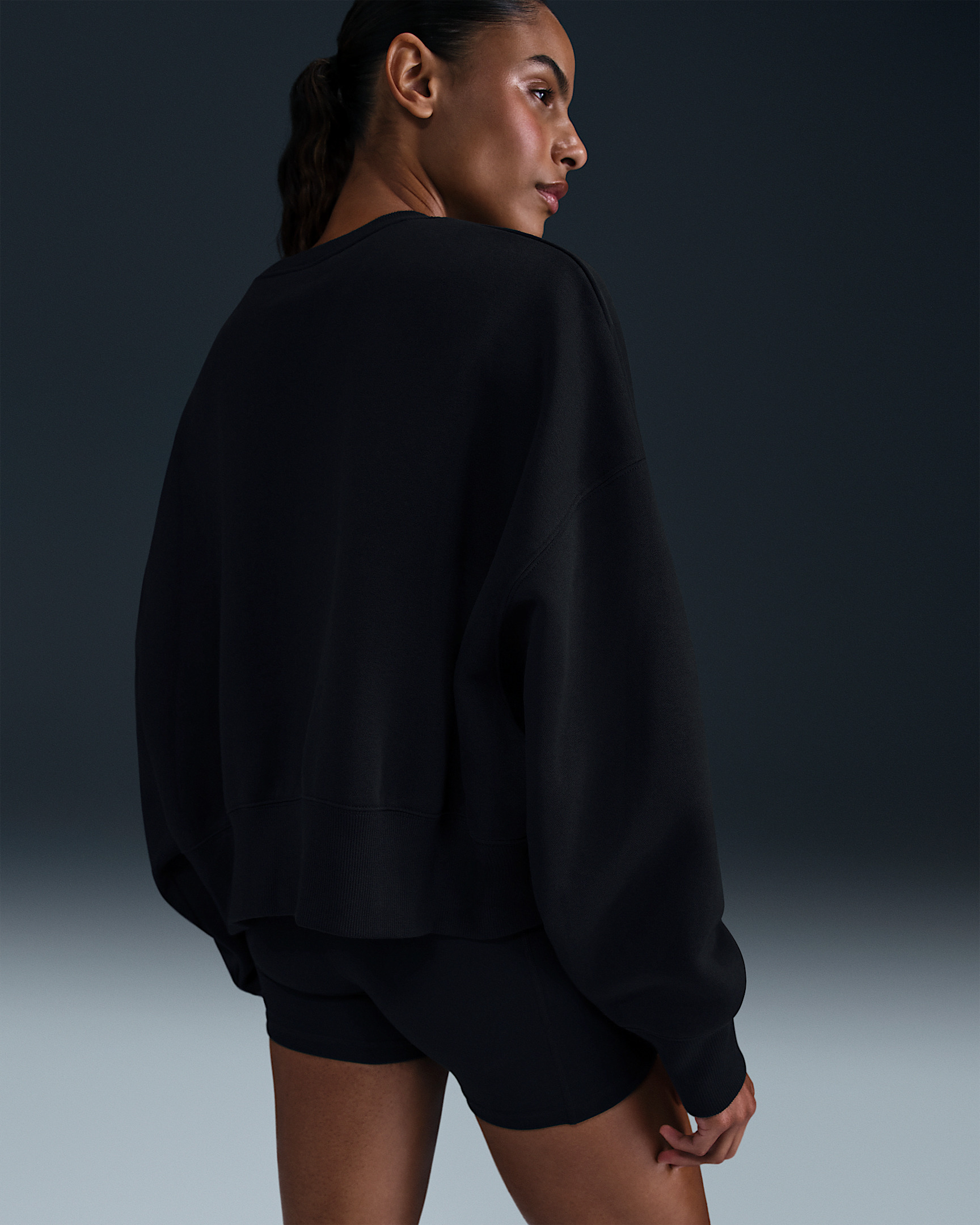 NikeCourt Phoenix Fleece Women's Over-Oversized Crew-Neck Tennis Sweatshirt - 2