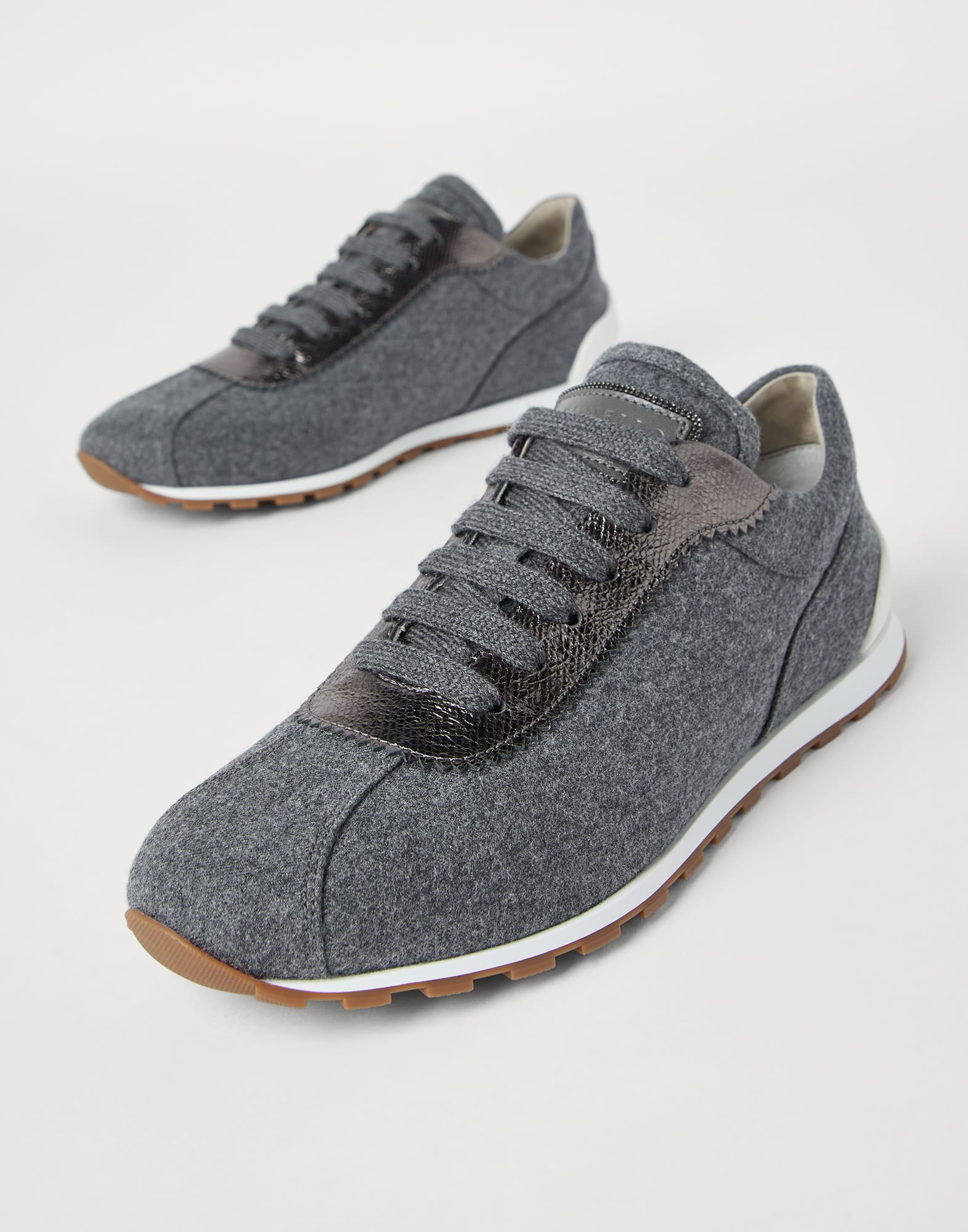 Virgin wool flannel and lamé calfskin runners with monili - 3