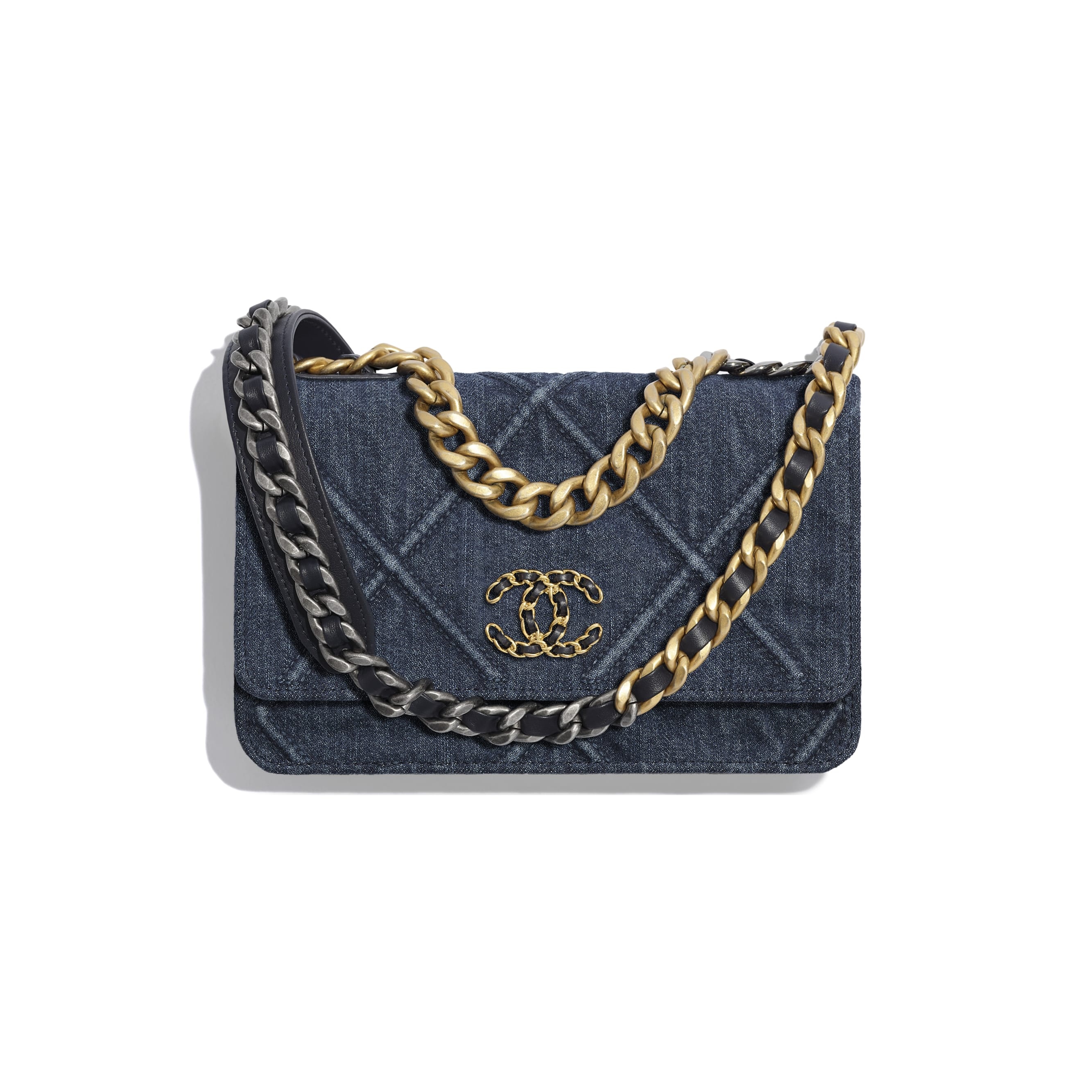 CHANEL 19 Wallet on Chain - 1