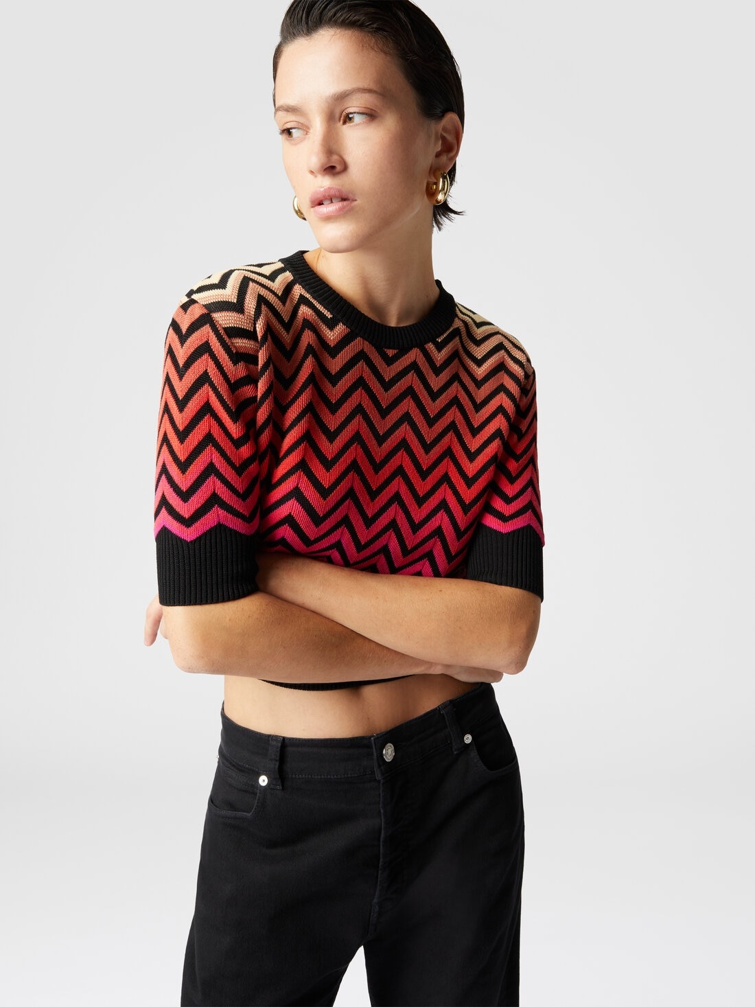 Short-sleeved crewneck sweater with dégradé chevron motif - 4