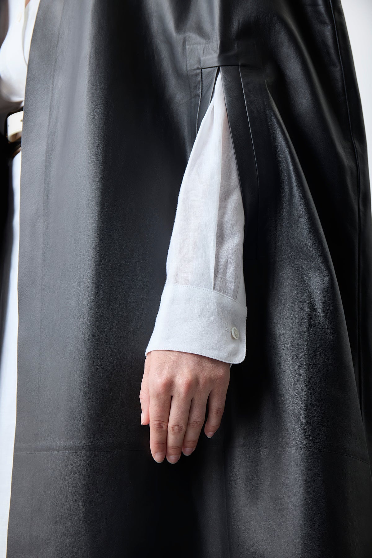 Lindlow Cape in Black Leather - 6