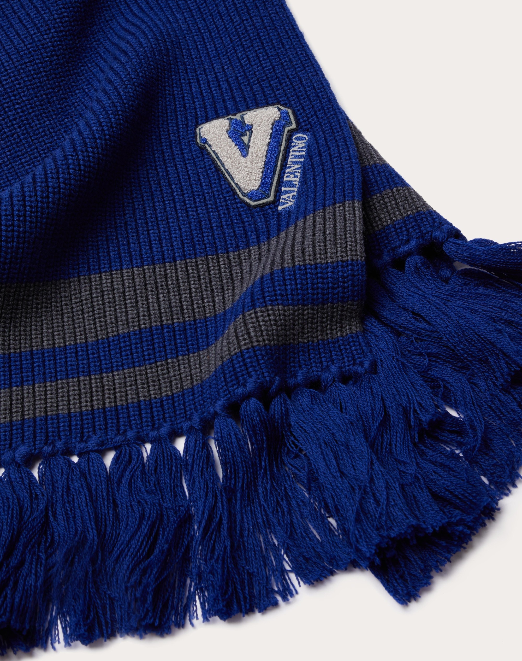 V-3D EMBROIDERED PATCH WOOL SCARF - 2