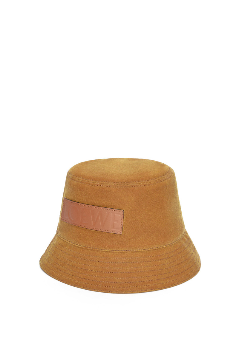 Bucket hat in waxed canvas and calfskin 1