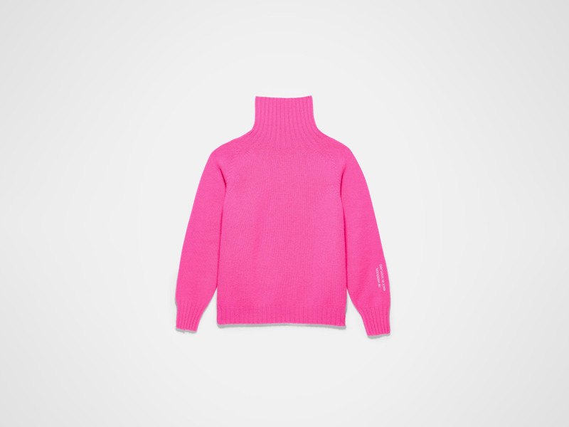 TURTLENECK JUMPER IN NEON PINK 1