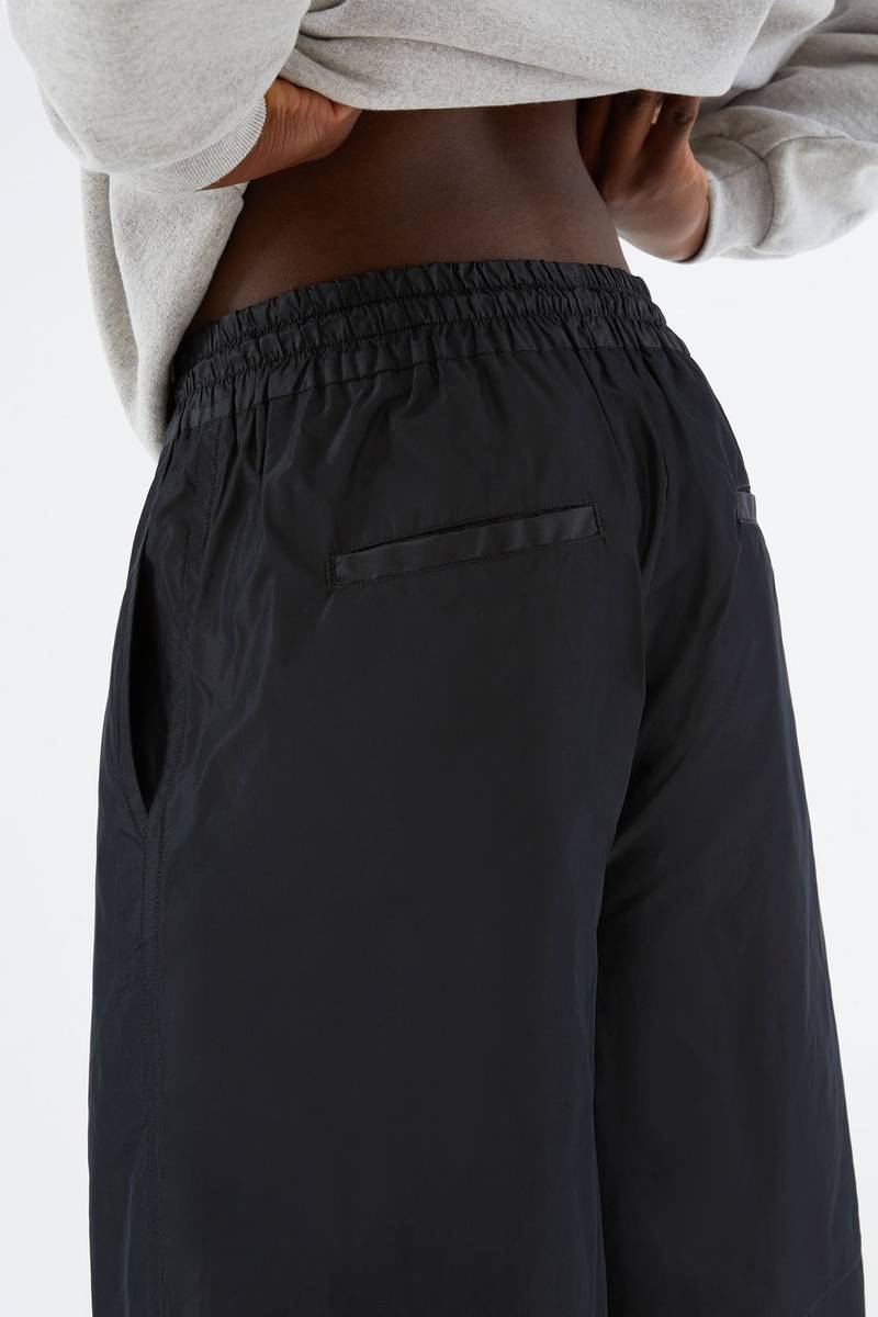 DARK GREY SHORT ELASTIC PANTS 5