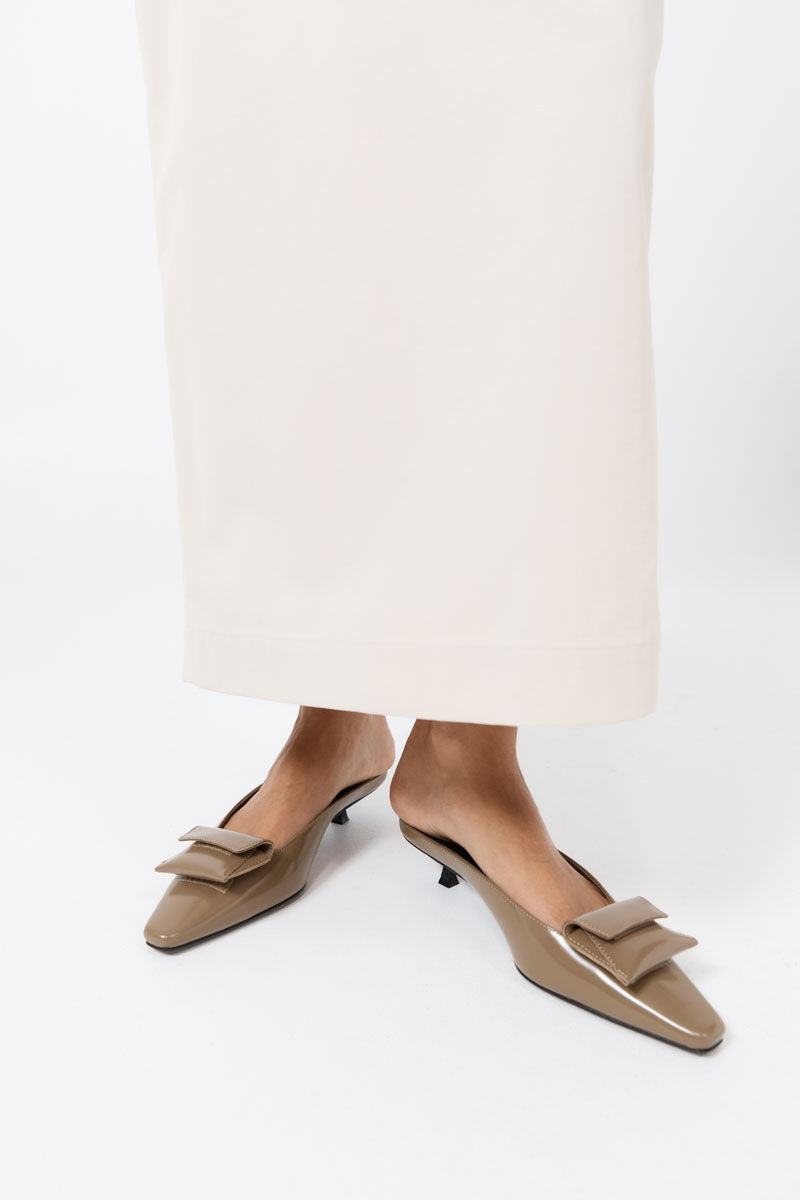 ST. AGNI Petit Pouch Heel - Oak outlook