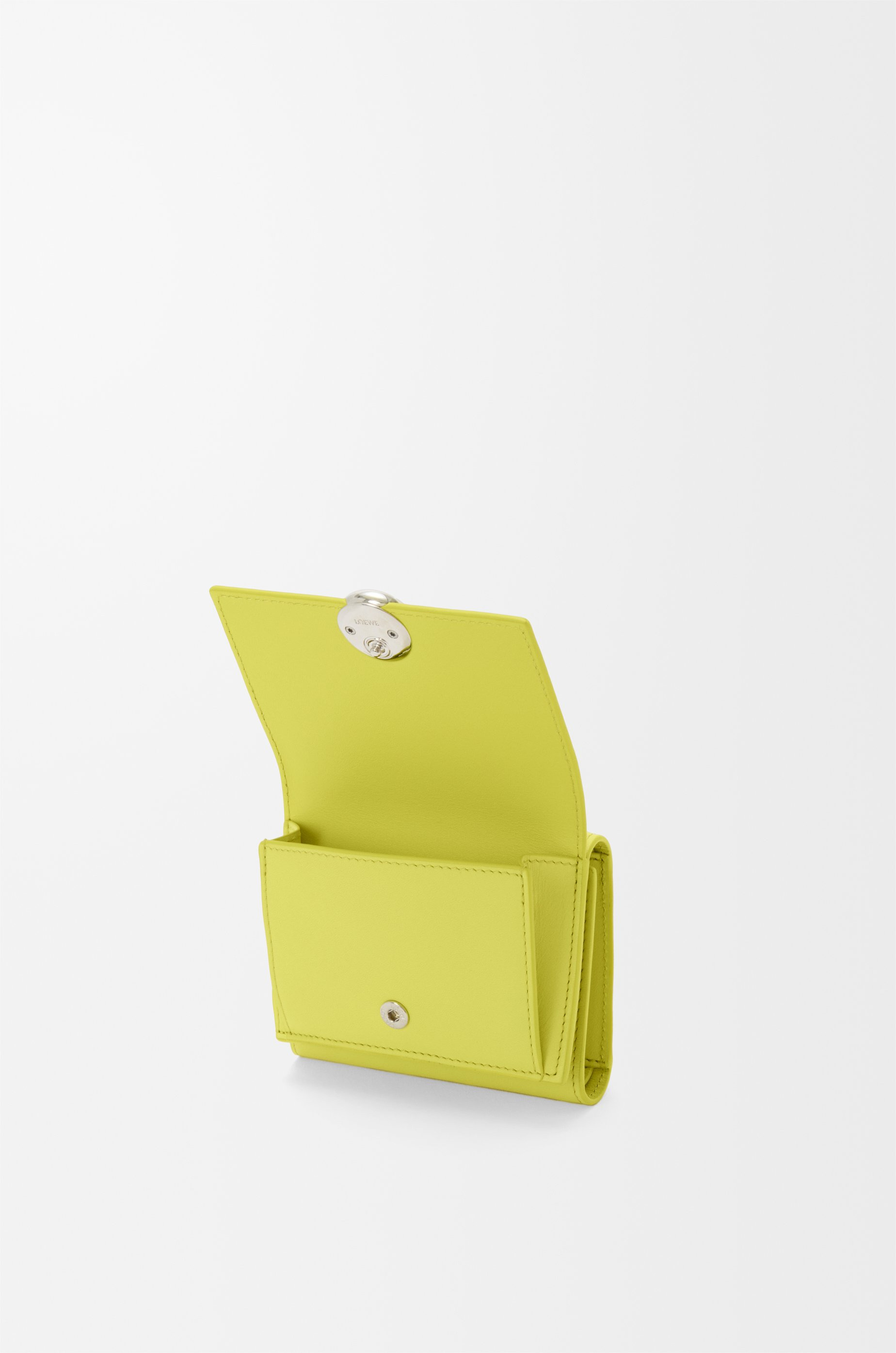 Pebble trifold wallet in shiny nappa calfskin - 3