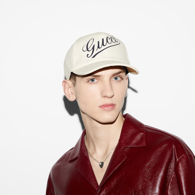 Baseball hat with Gucci script 4