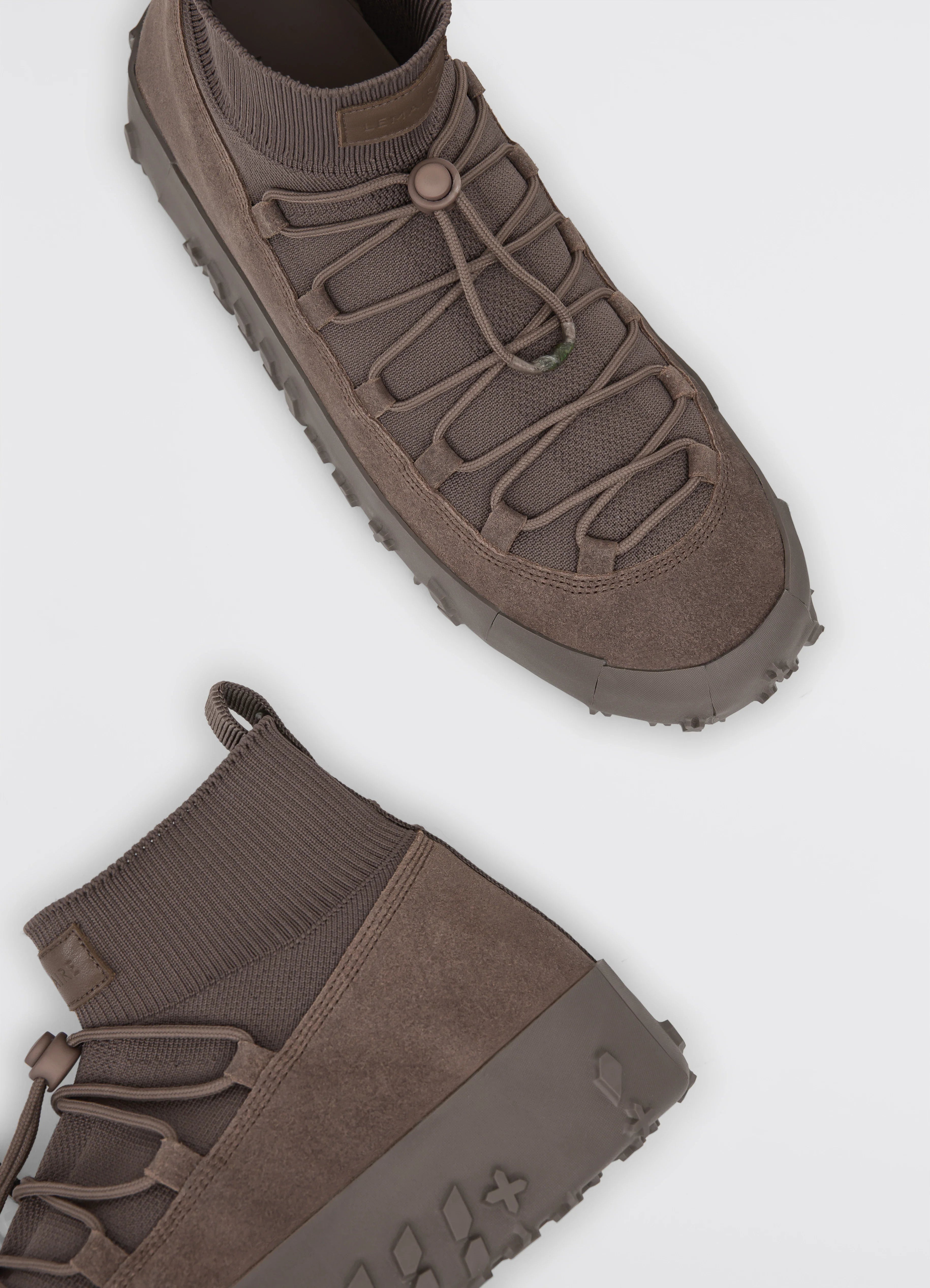 【関税込み】LEMAIRE グレー Vibram Wrap On スニーカー LEMAIRE: Gray Vibram Wrap On Sneakers | SSENSE