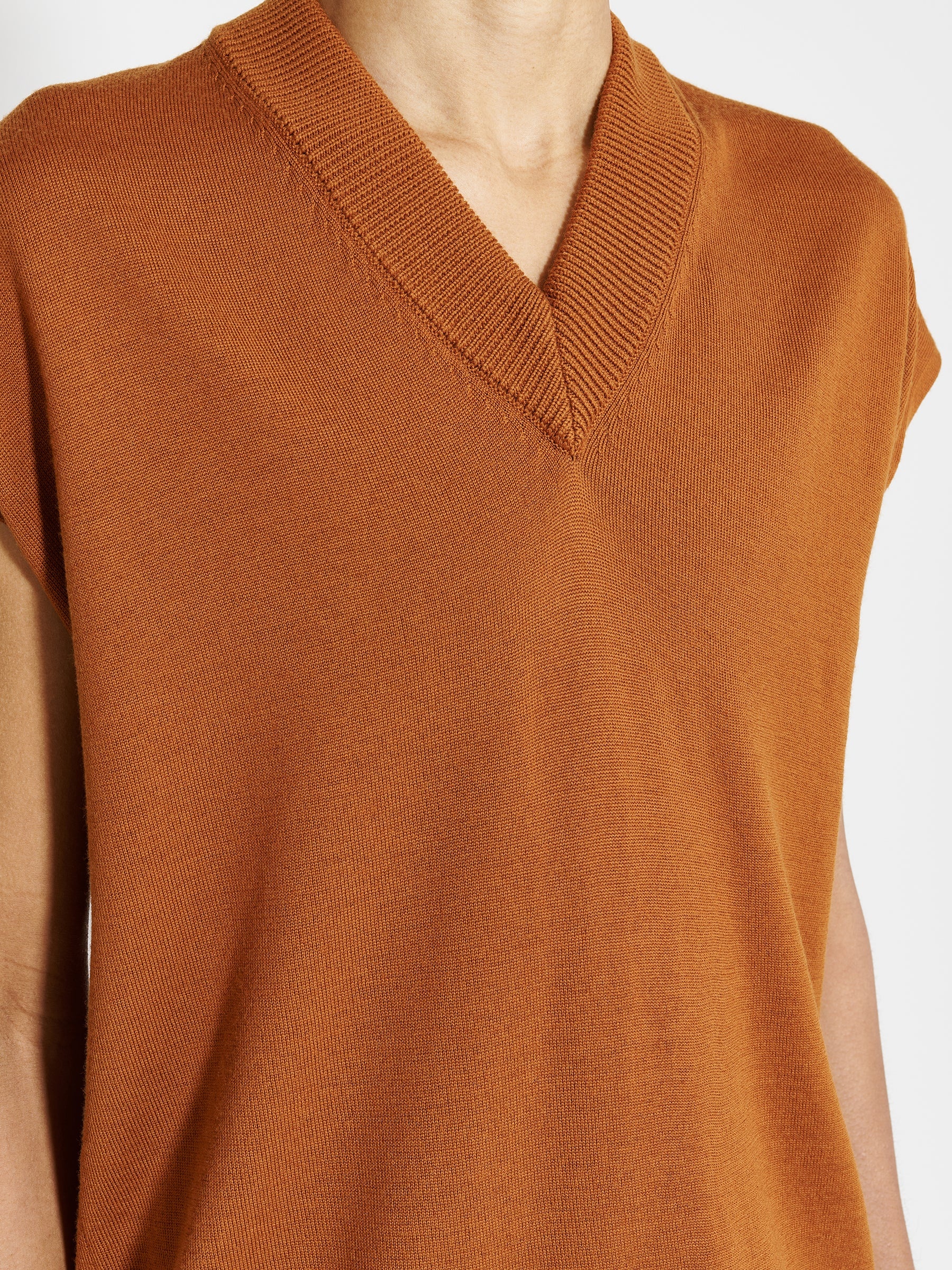 RICK OWENS SHORT SLEEVE V-NECK CLAY - 6