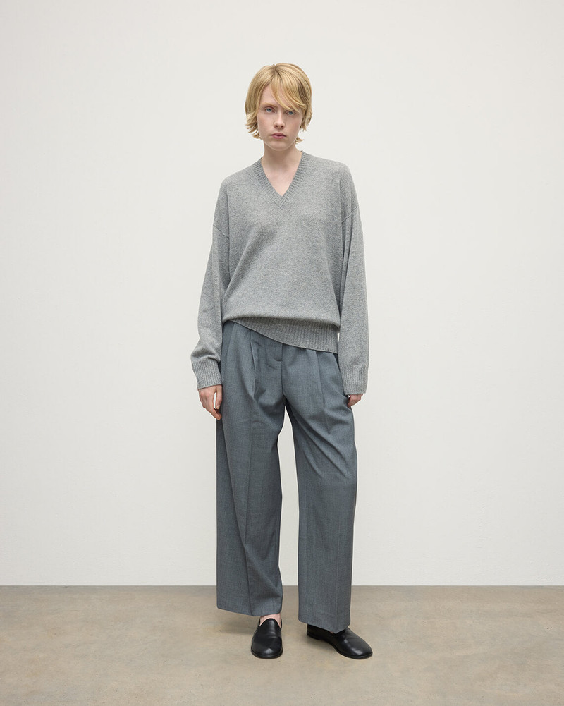 Johnstons of Elgin Relaxed Fit Gauzy Grey Cashmere Jumper outlook