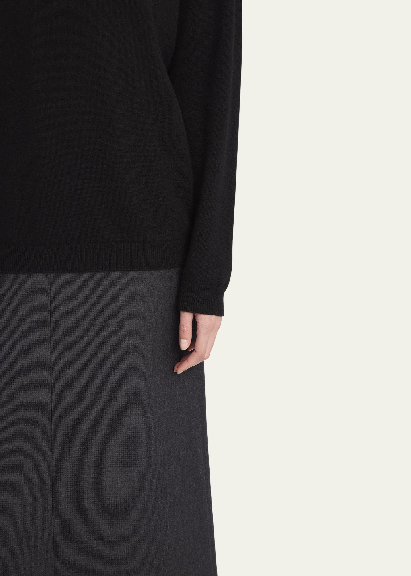 Isaora V-Neck Cashmere Sweater - 5