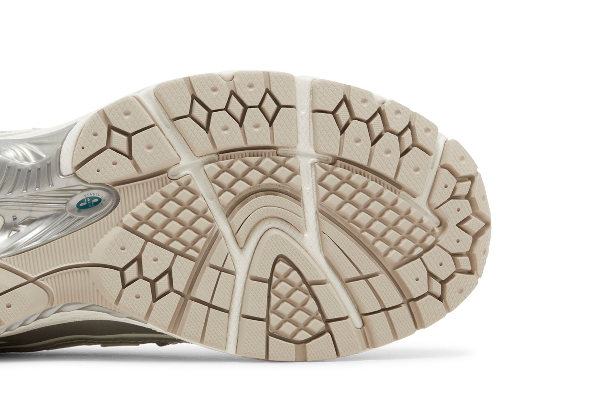 1906R 'Silver Metallic Cream' - 5