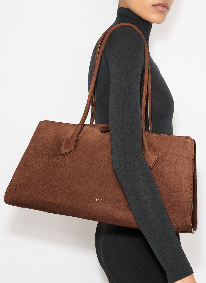 Alaïa LE TECKEL TOTE BAG IN NUBUK CALFSKIN outlook