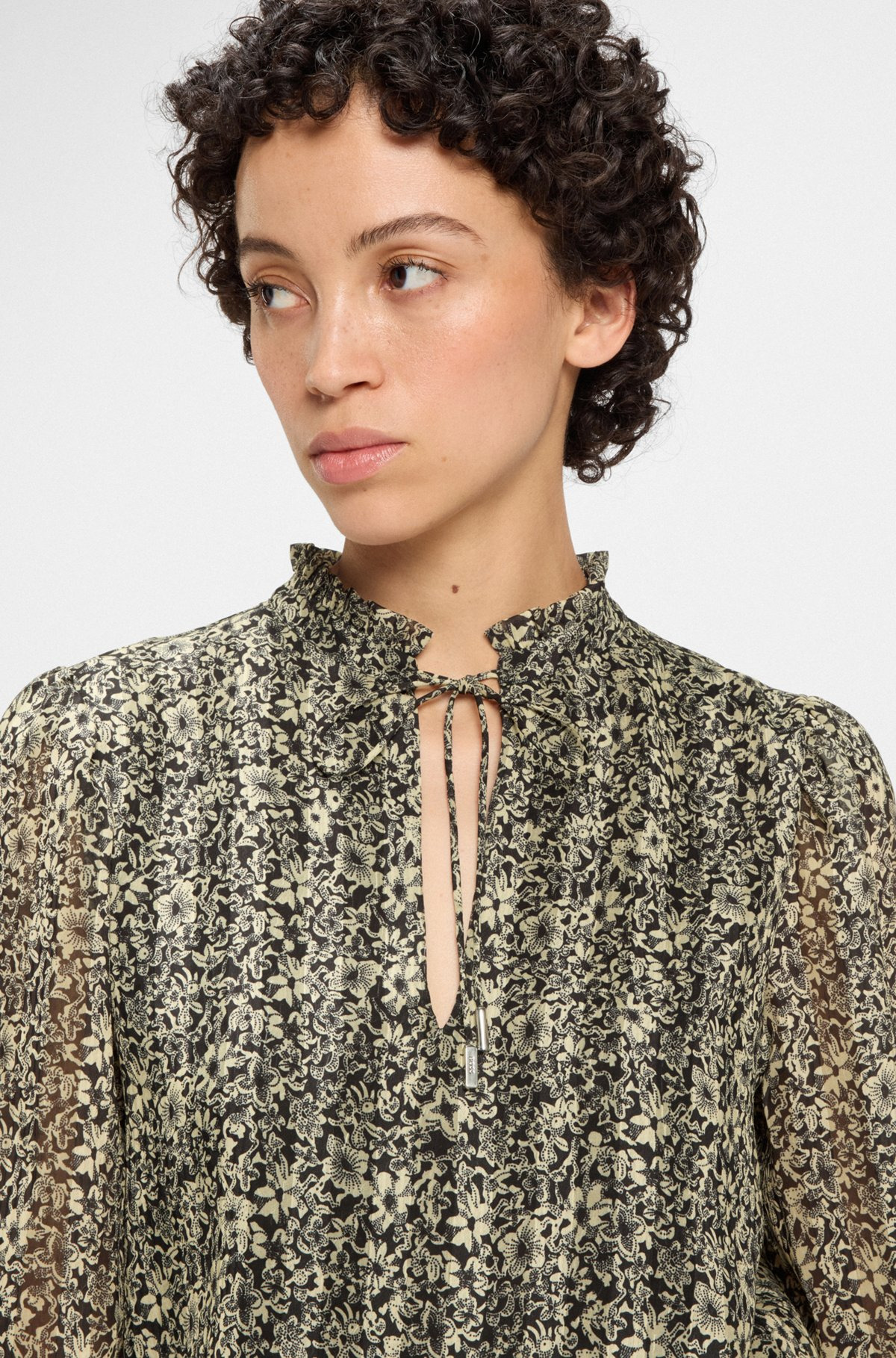 RELAXED-FIT BLOUSE IN PRINTED SEERSUCKER - 4