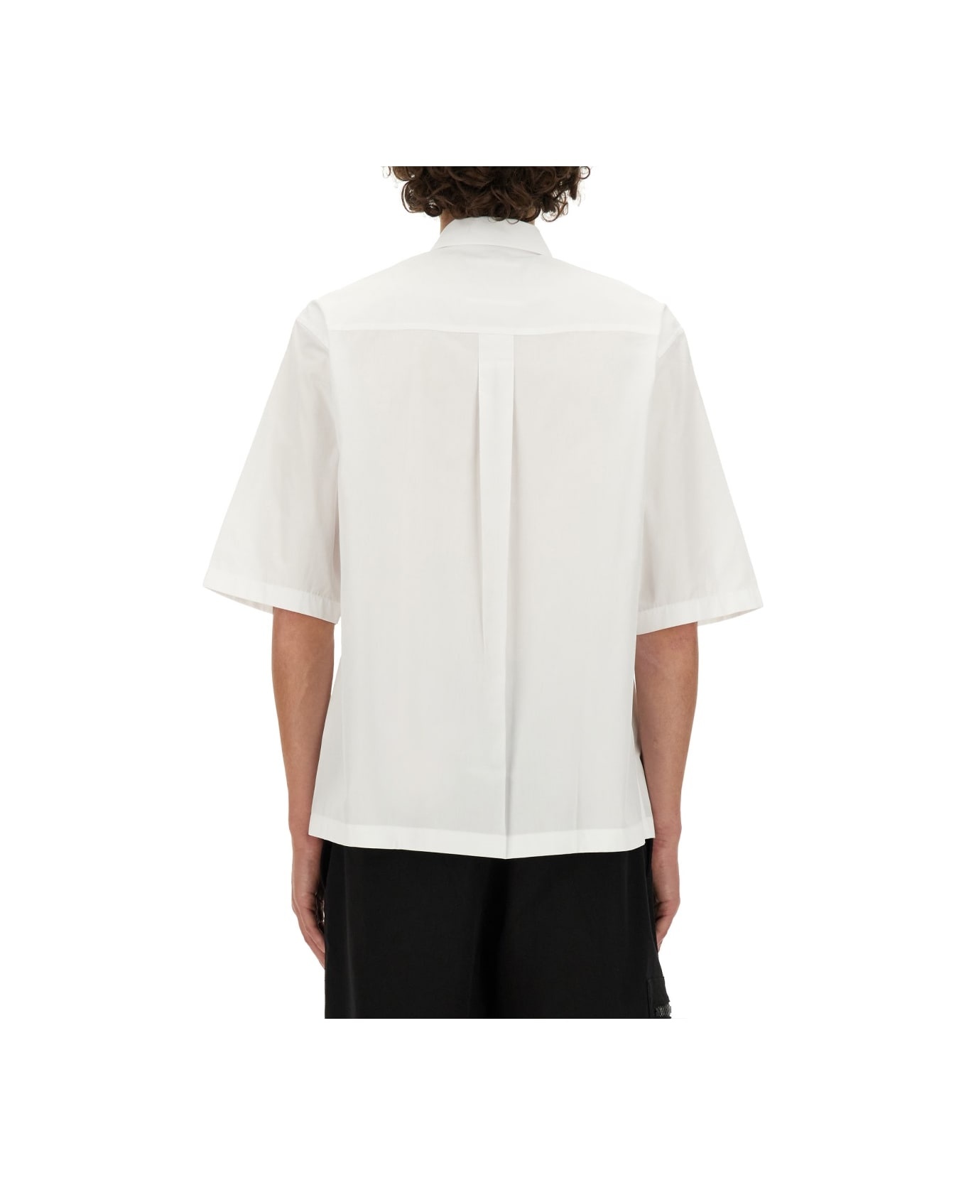 Tシャツ・カットソー Moschino FW24 UPSIDEDOWN LOGO SHIRT (02267035_1001) Moschino Upsidedown Logo Shirt | REVERSIBLE