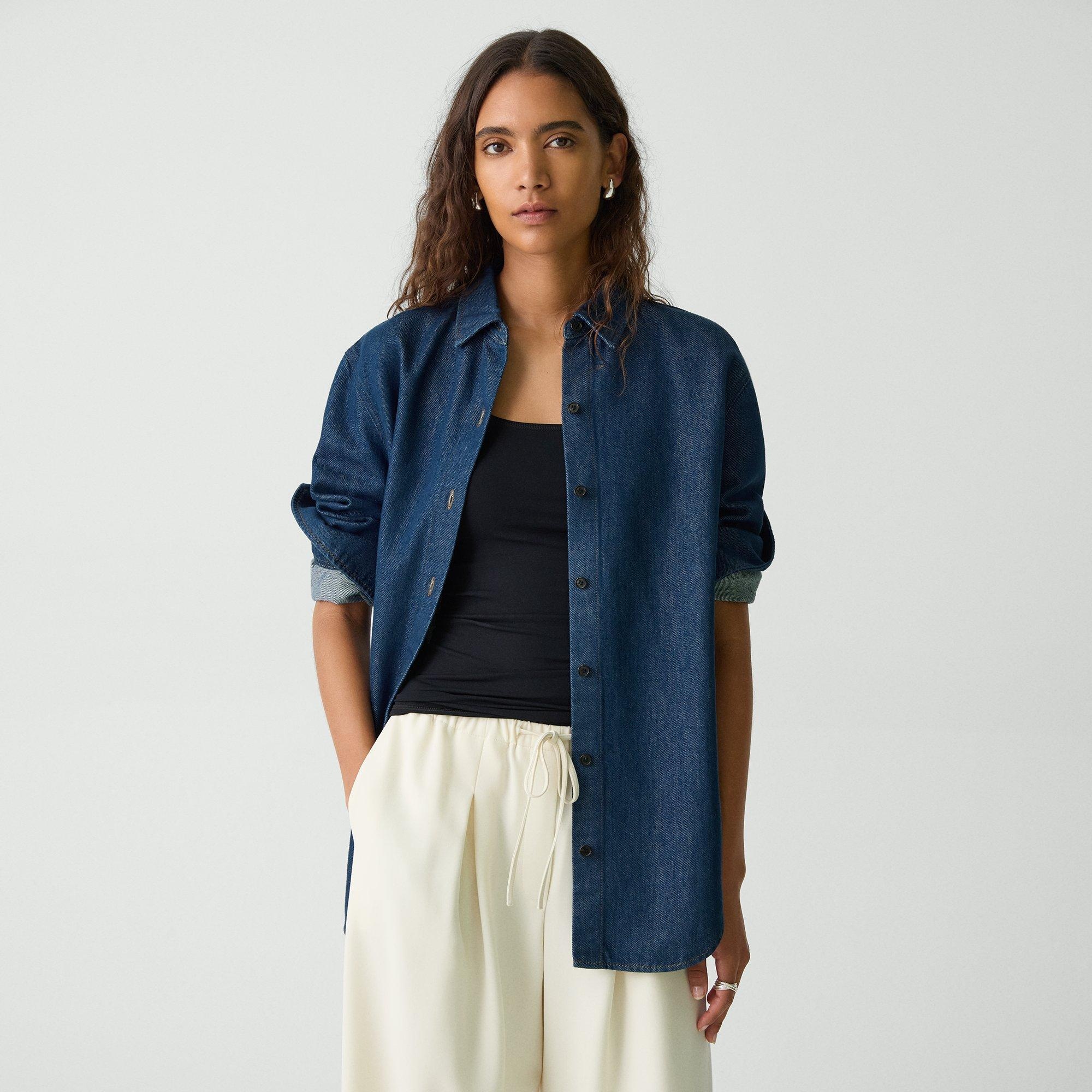 Boyfriend Shirt in Relaxed Denim - 2