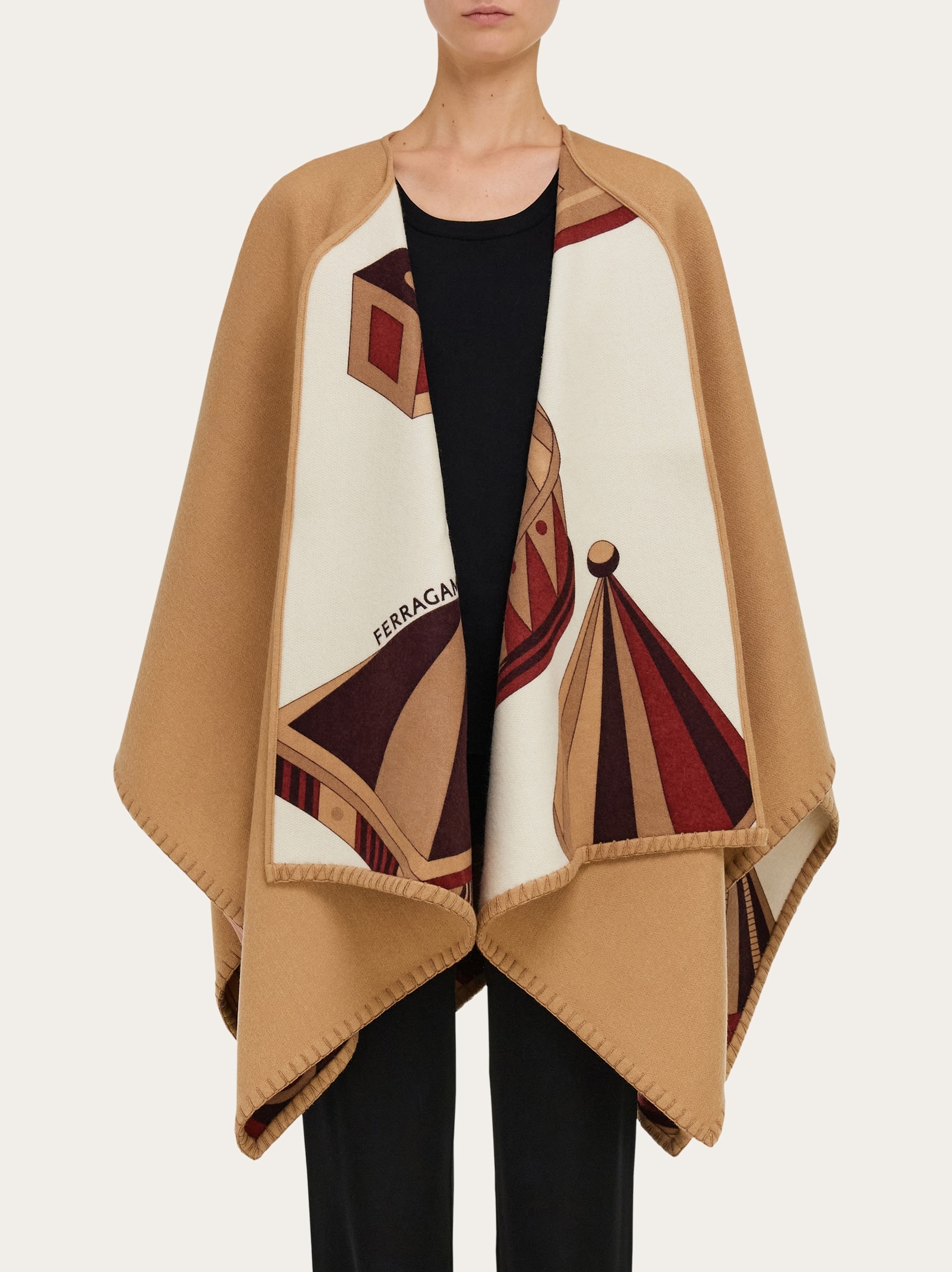 コート Ferragamo Nadir Print Reversible Cape In Cah 25917472_56695649_600.jpg