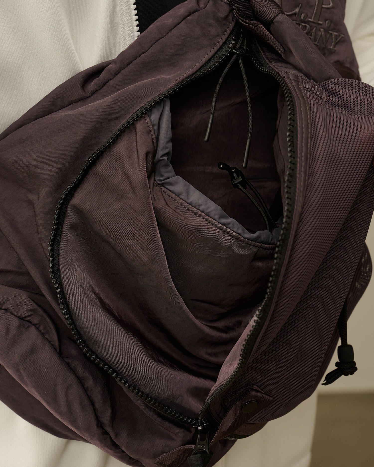 Nylon B Crossbody Mesh Rucksack - 5