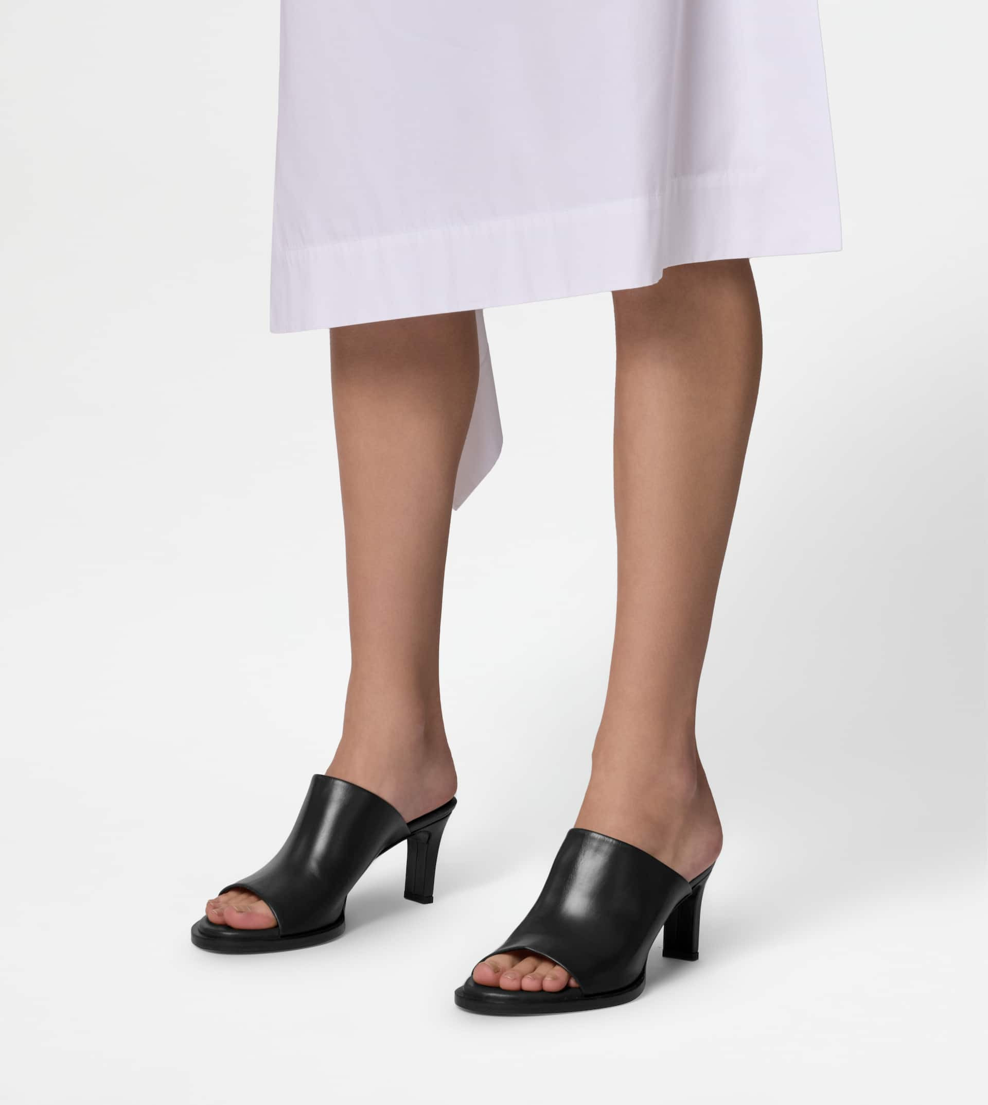MULES IN LEATHER - BLACK - 6