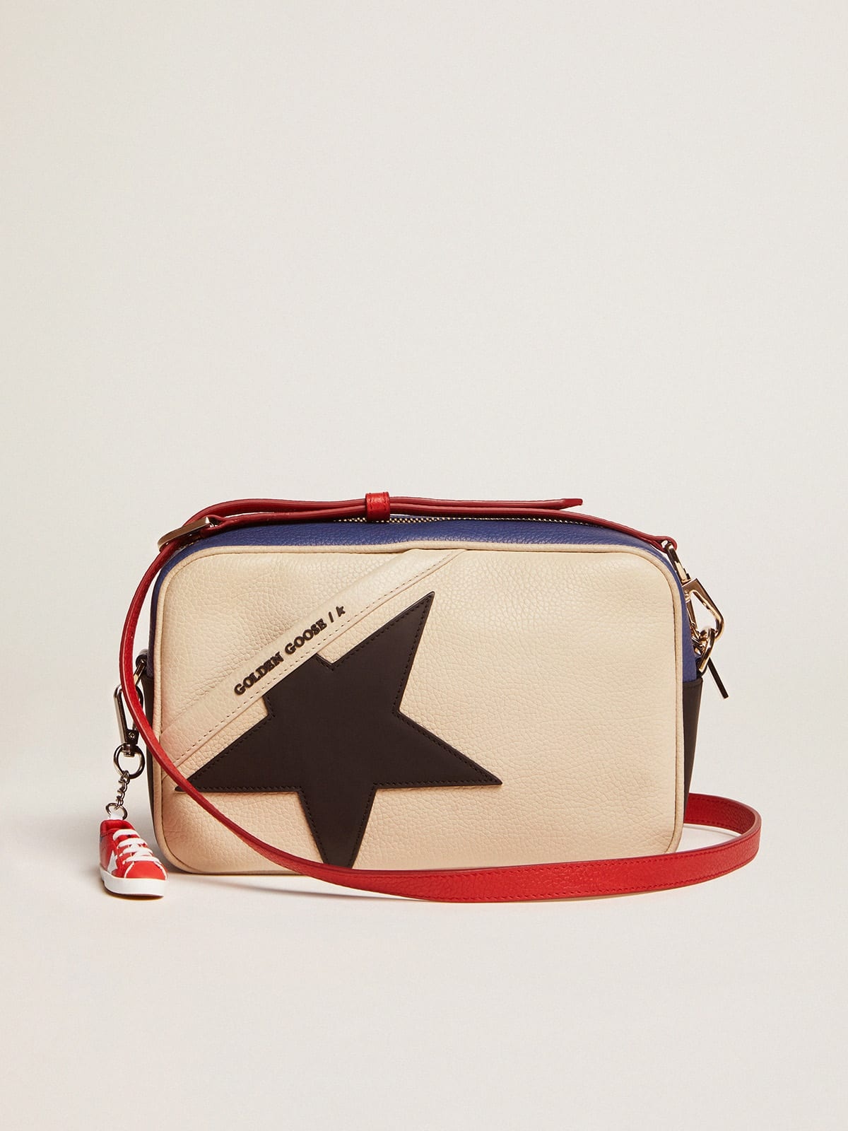 Star Bag made of pebbled leather with black star - 1