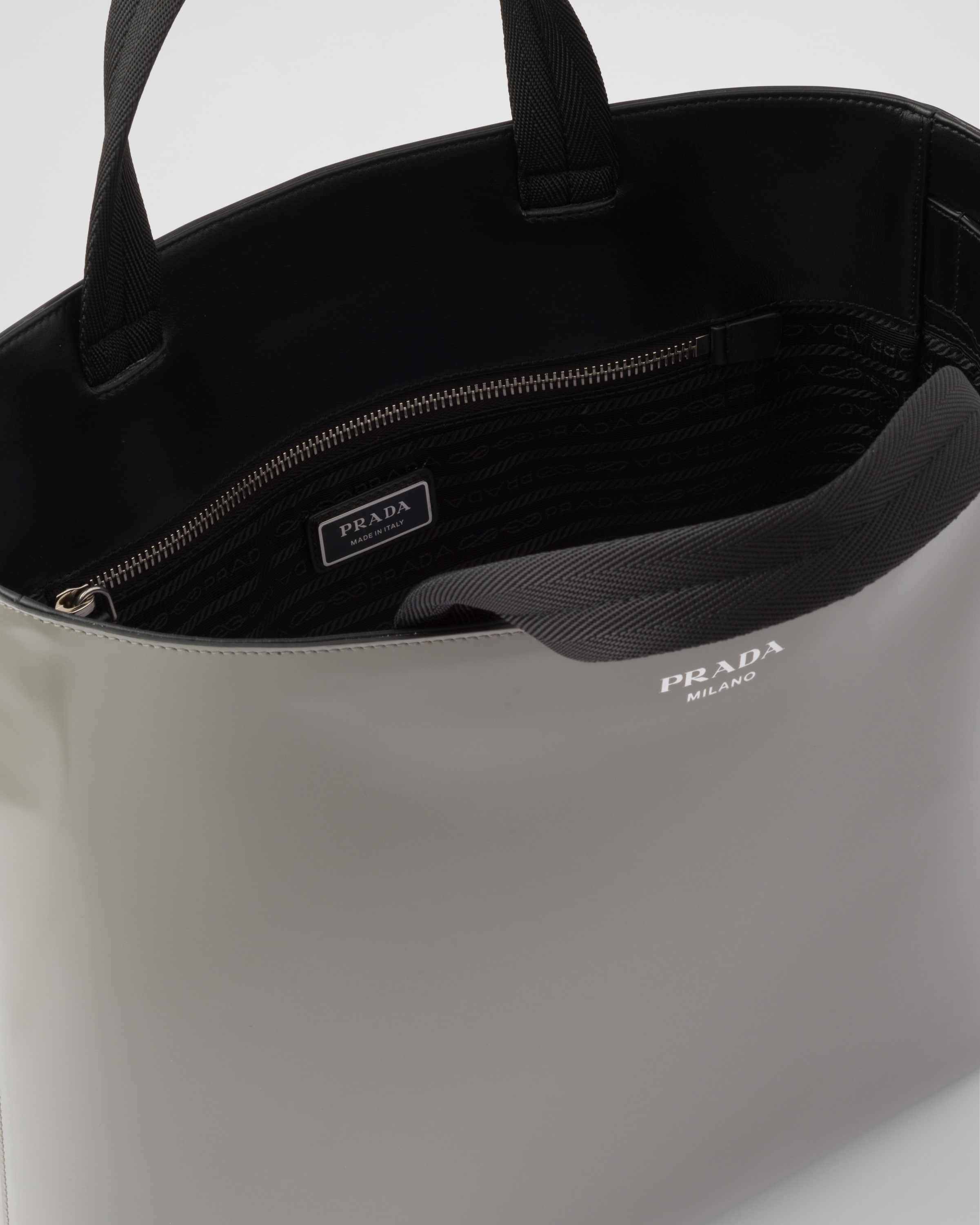 Brushed leather tote with water bottle - 4