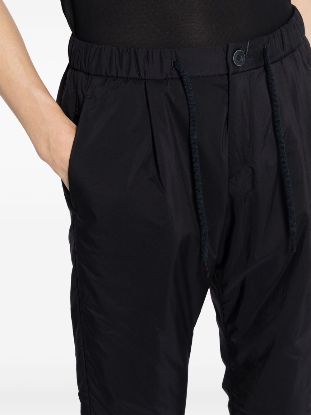 elasticated-waist tapered trousers - 5
