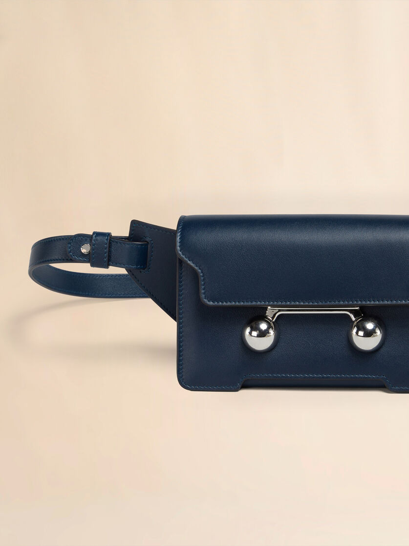 DEEP BLUE LEATHER TRUNKAROO CROSSBODY BAG - 4