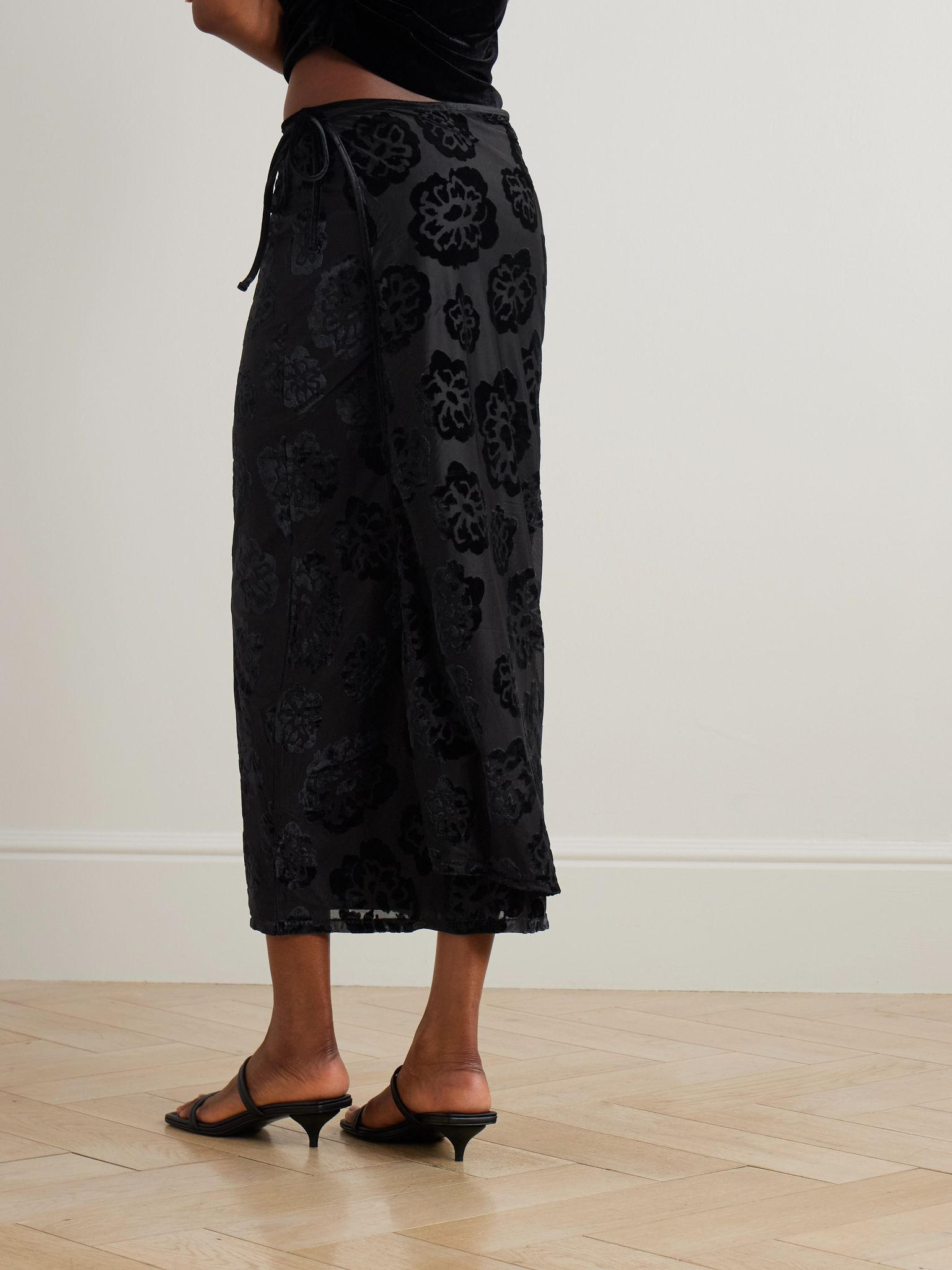 Vittoria stretch devoré-velvet midi wrap skirt Black - 3