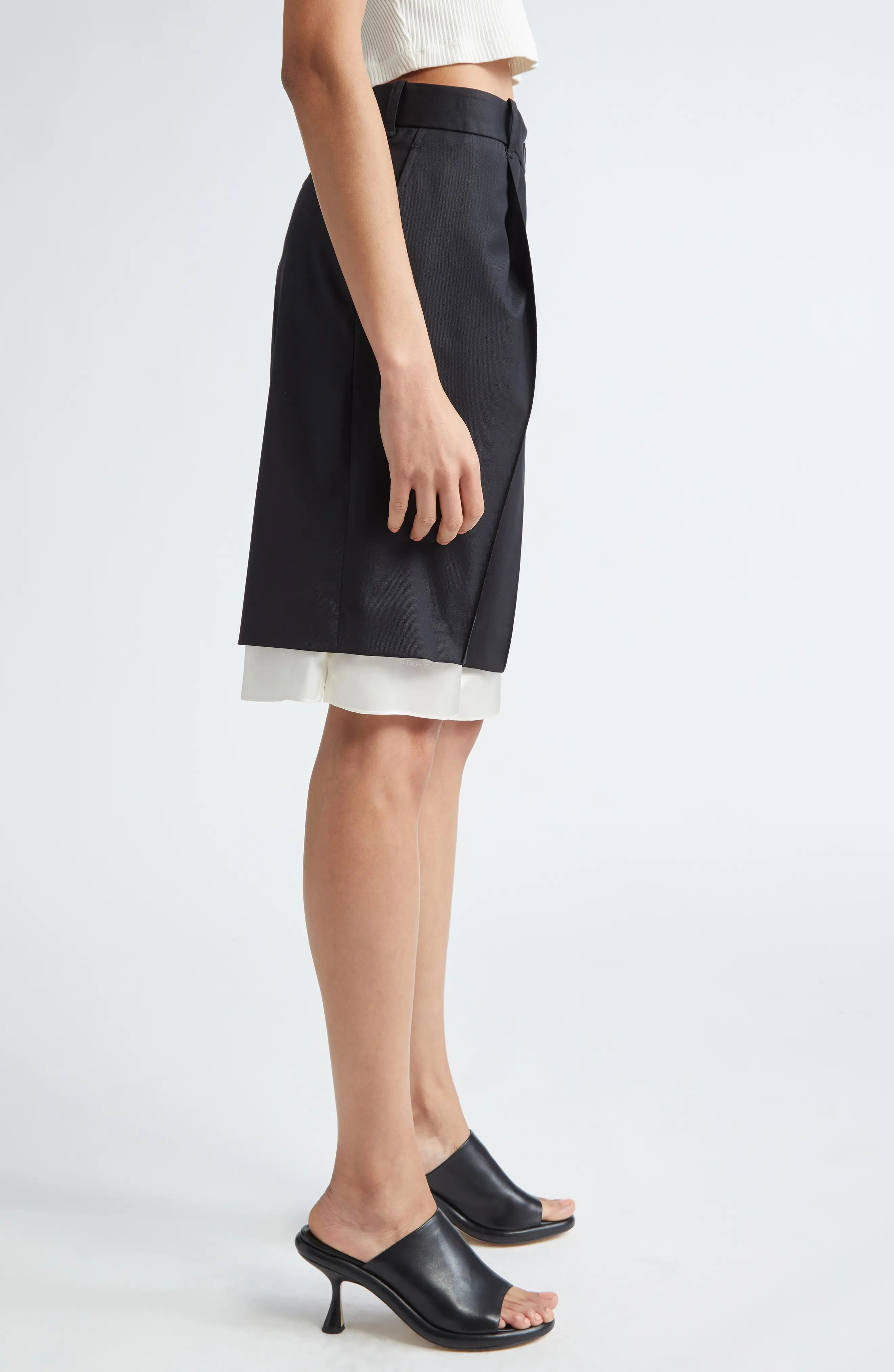 Peekaboo Lining Tailored Stretch Wool Shorts in Black/Ivory - 4