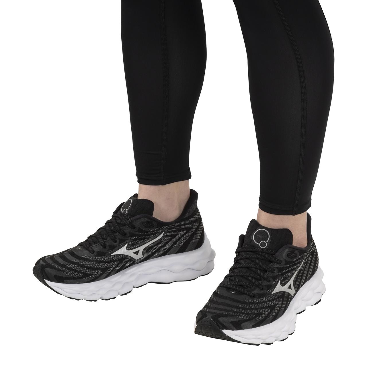 Women's Wave Sky 8 Running Shoe - 9