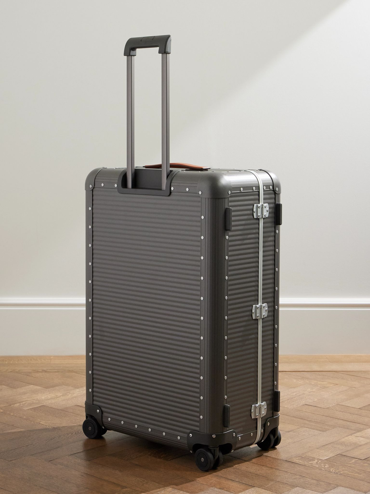 Bank Spinner 76cm Leather-Trimmed Aluminium Suitcase Gray - 4