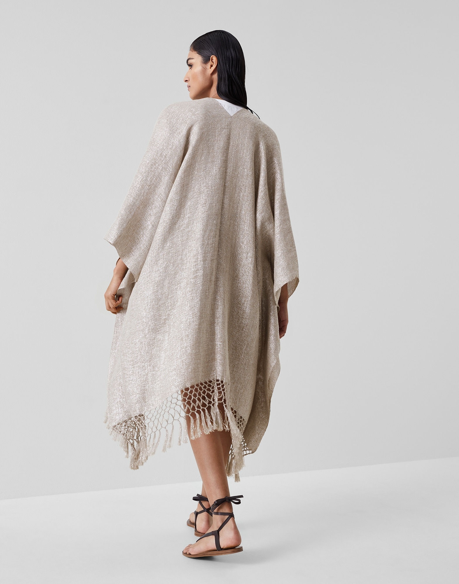 Sparkling linen poncho with macramé fringe - 2