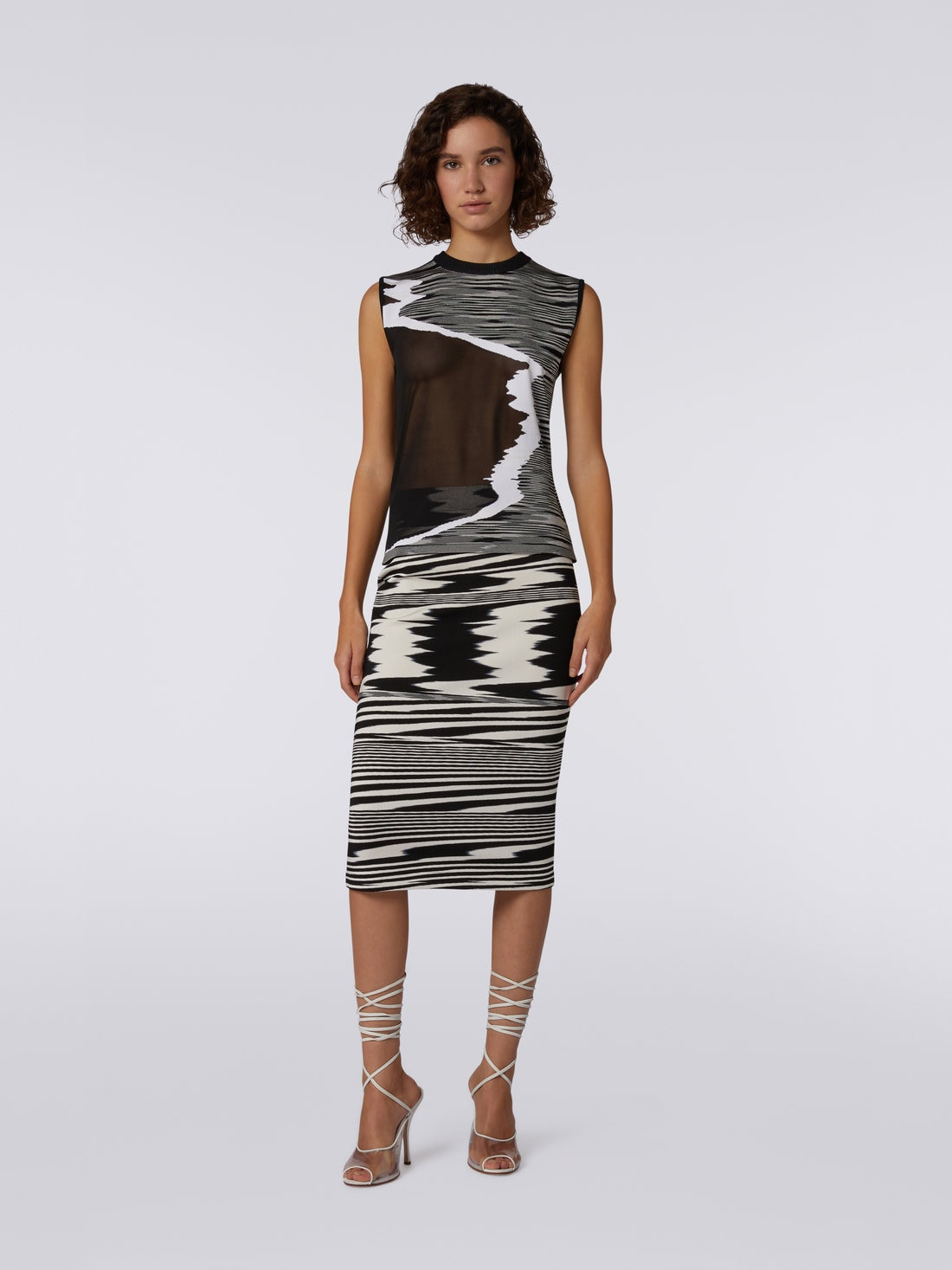 Sleeveless top with see-through inlay - 2