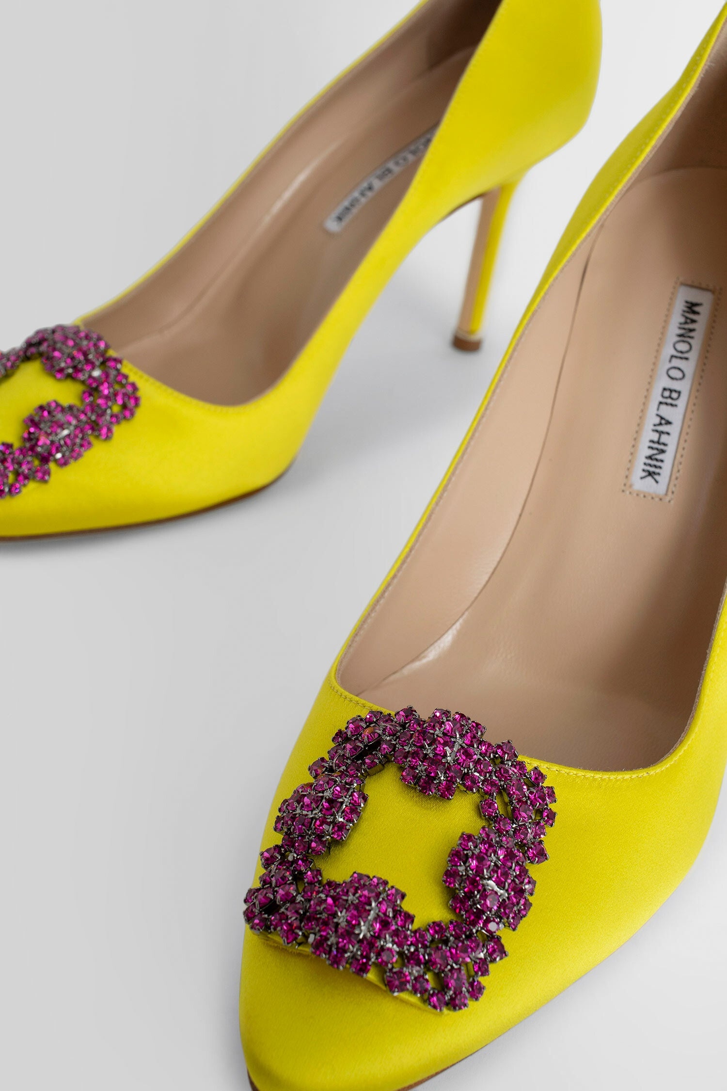 MANOLO BLAHNIK WOMAN YELLOW PUMPS - 6