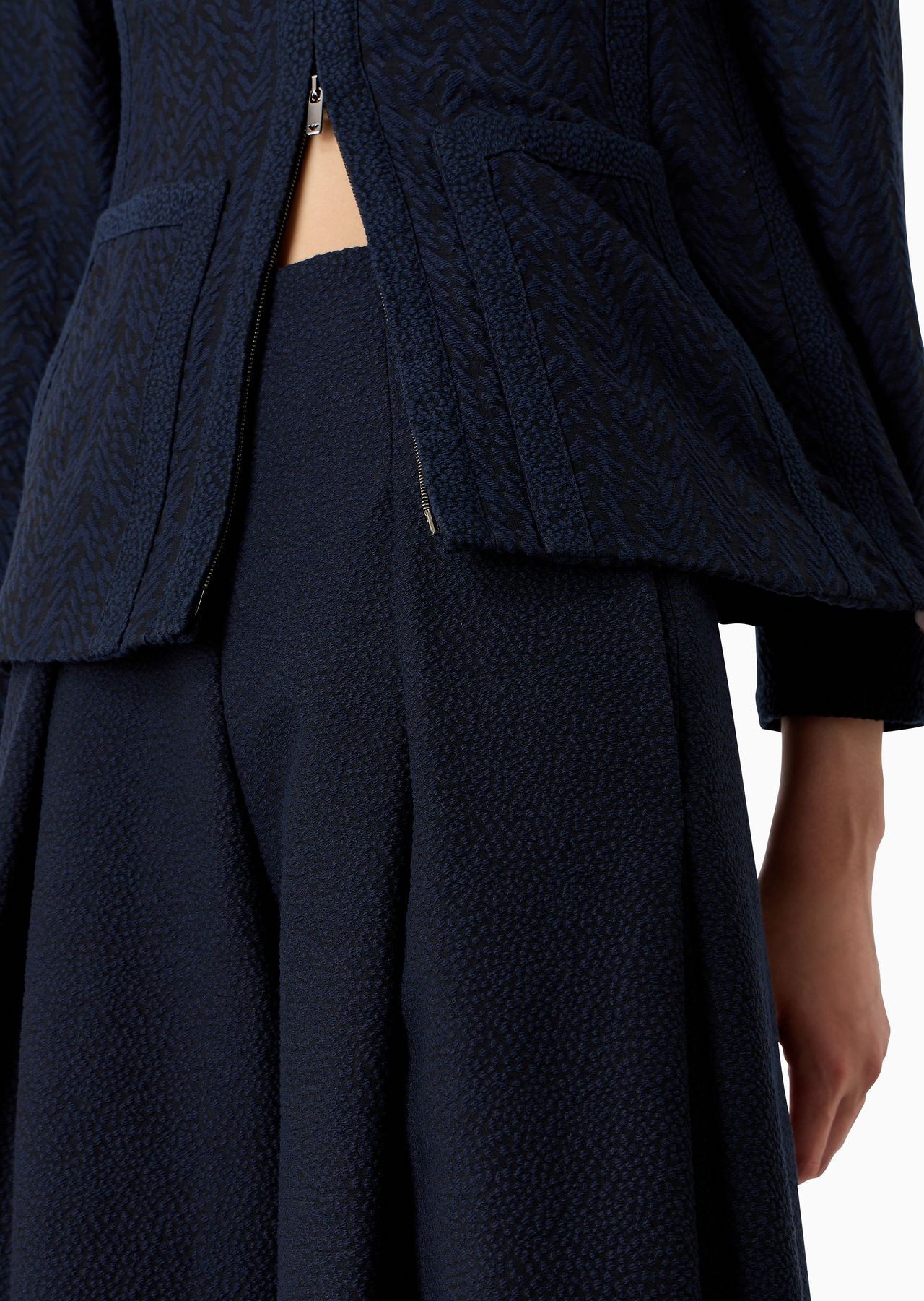 Wide pleated trousers with embossed jacquard motif - 5