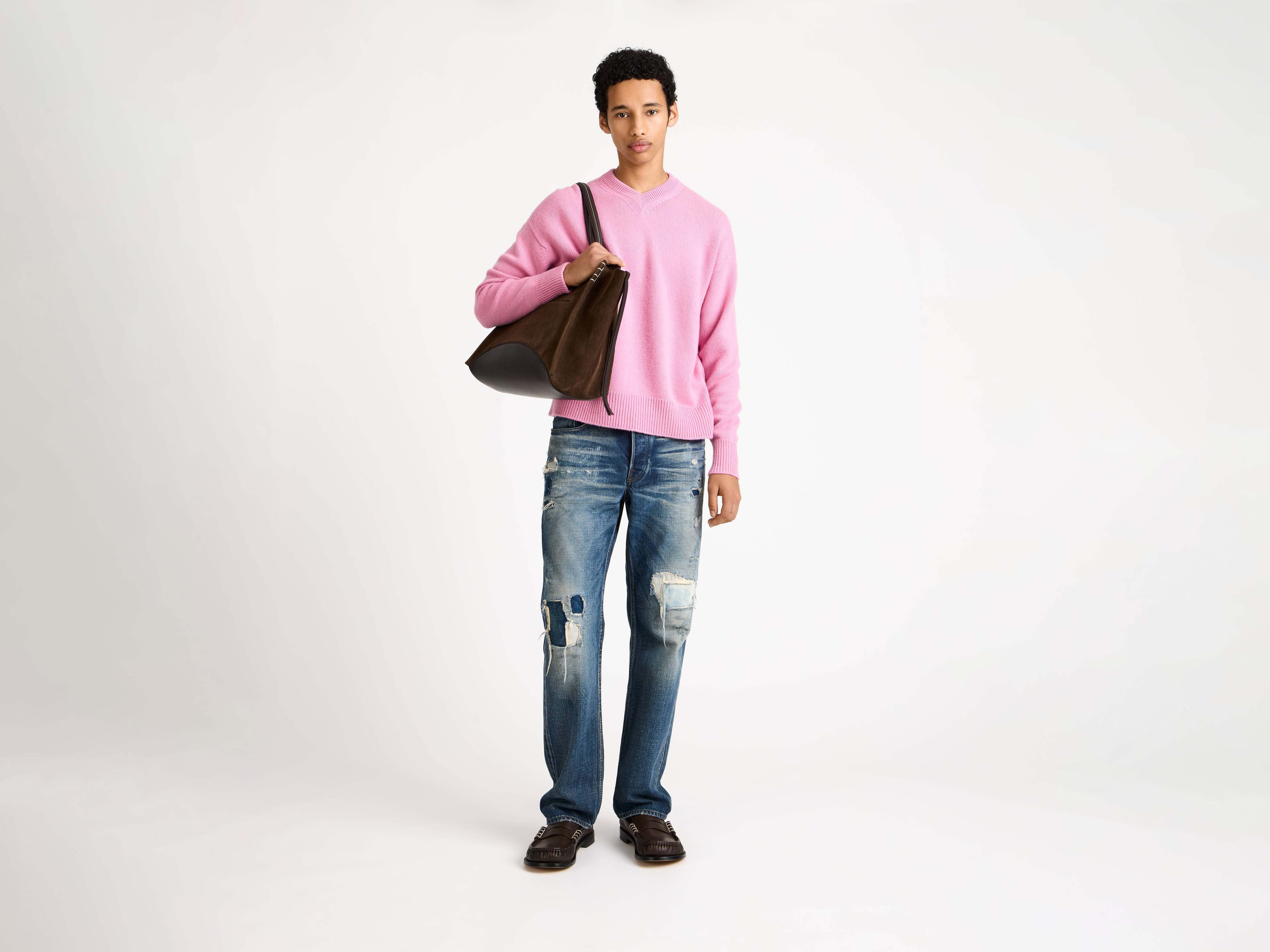 V-NECK CASHMERE JUMPER IN BUBBLEGUM - 2
