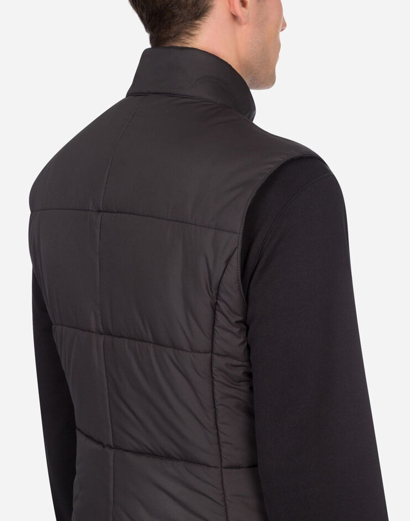 Nylon vest with branded plate 6